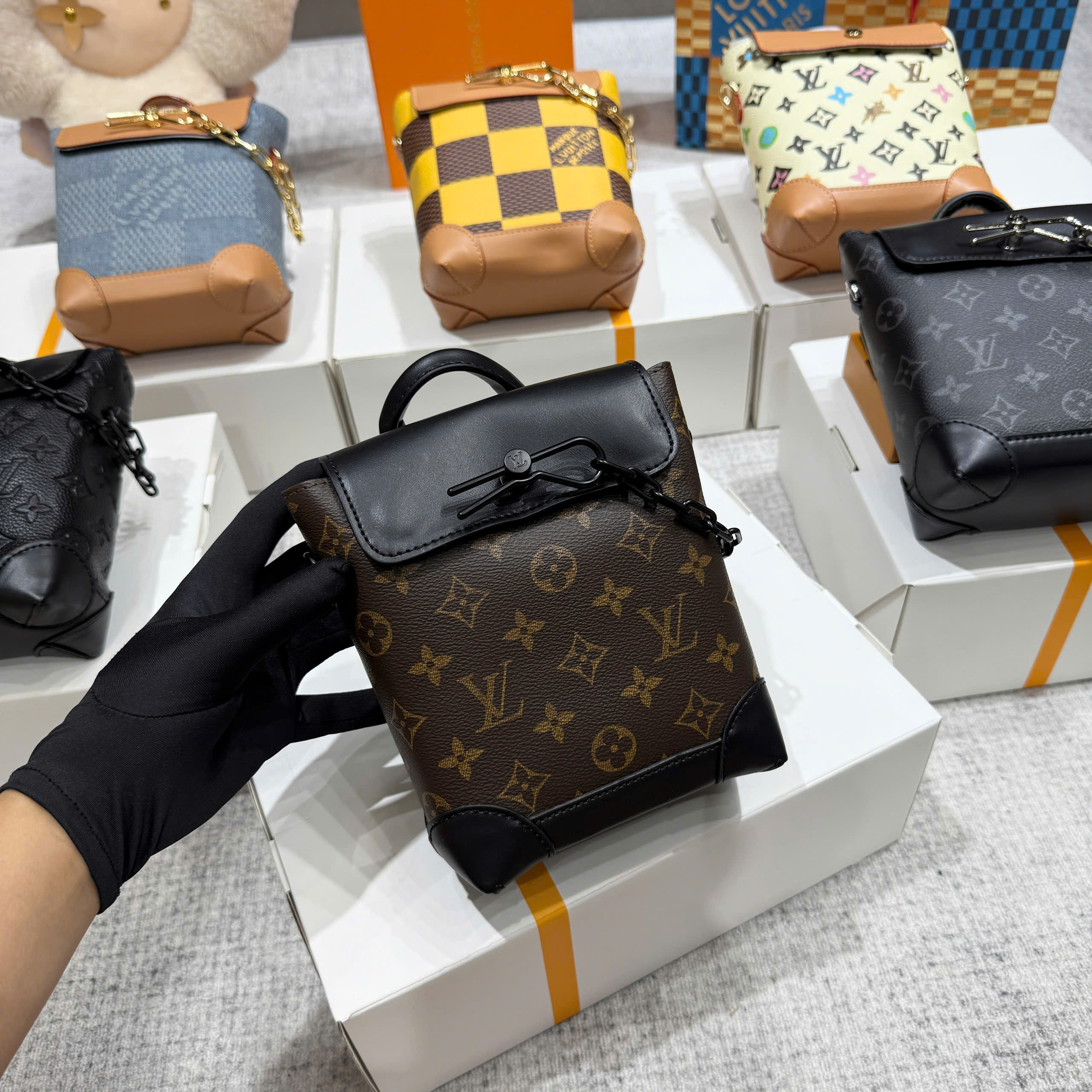 Túi đeo chéo Louis Vuitton LV nắp gập khóa cài xích họa tiết các mẫu size 15x18x7cm Like Auth fullbox PLD