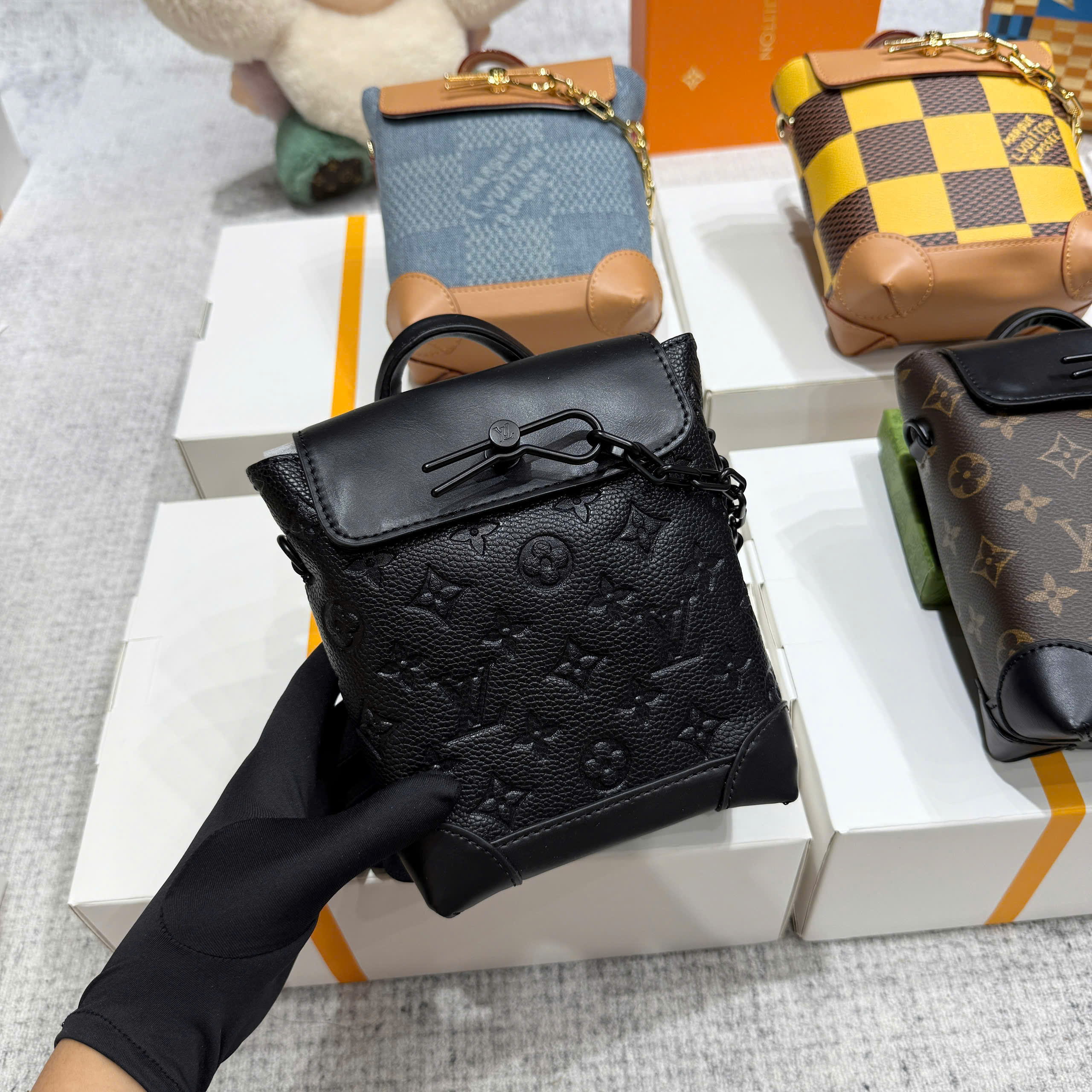 Túi đeo chéo Louis Vuitton LV nắp gập khóa cài xích họa tiết các mẫu size 15x18x7cm Like Auth fullbox PLD