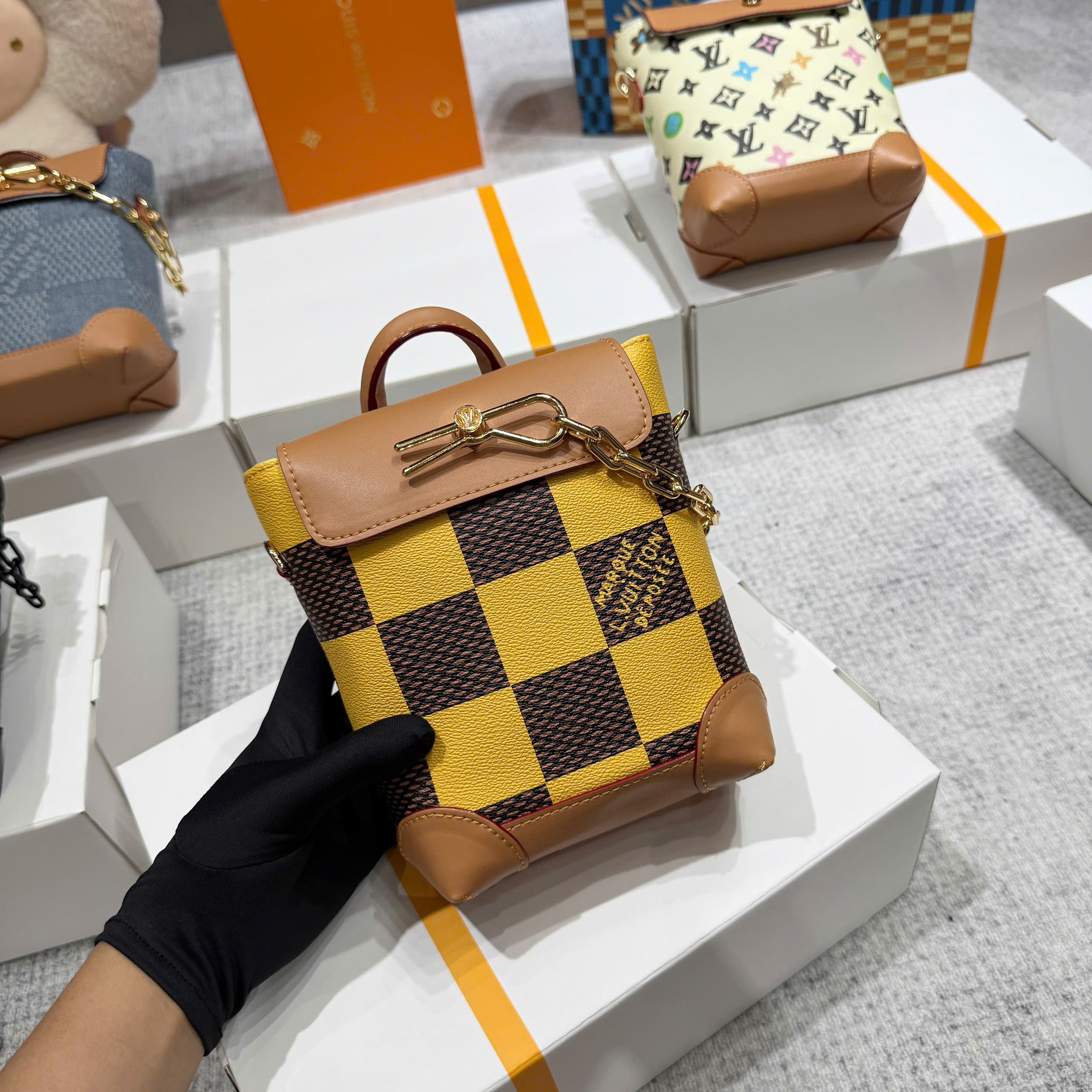 Túi đeo chéo Louis Vuitton LV nắp gập khóa cài xích họa tiết các mẫu size 15x18x7cm Like Auth fullbox PLD
