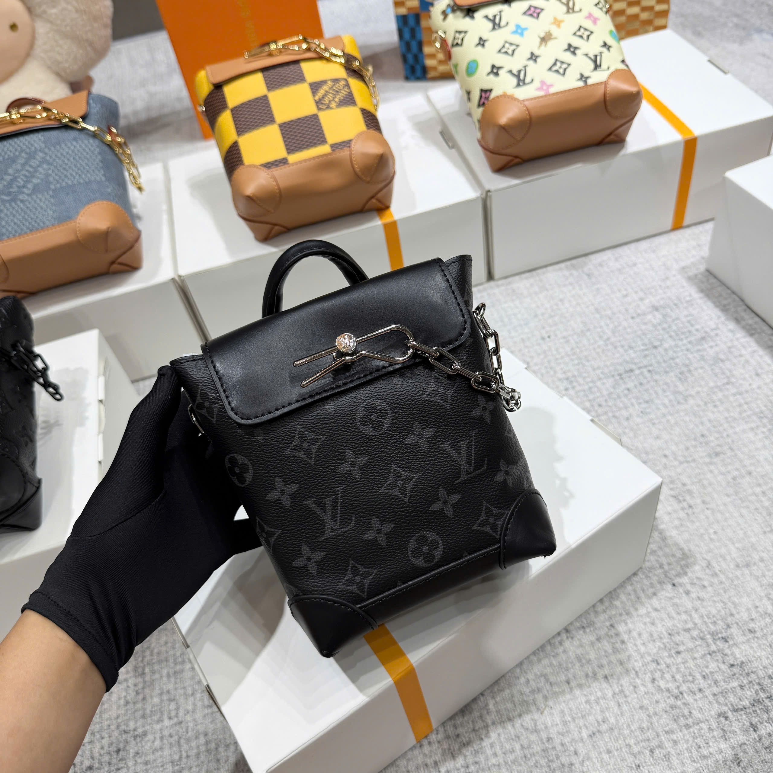 Túi đeo chéo Louis Vuitton LV nắp gập khóa cài xích họa tiết các mẫu size 15x18x7cm Like Auth fullbox PLD