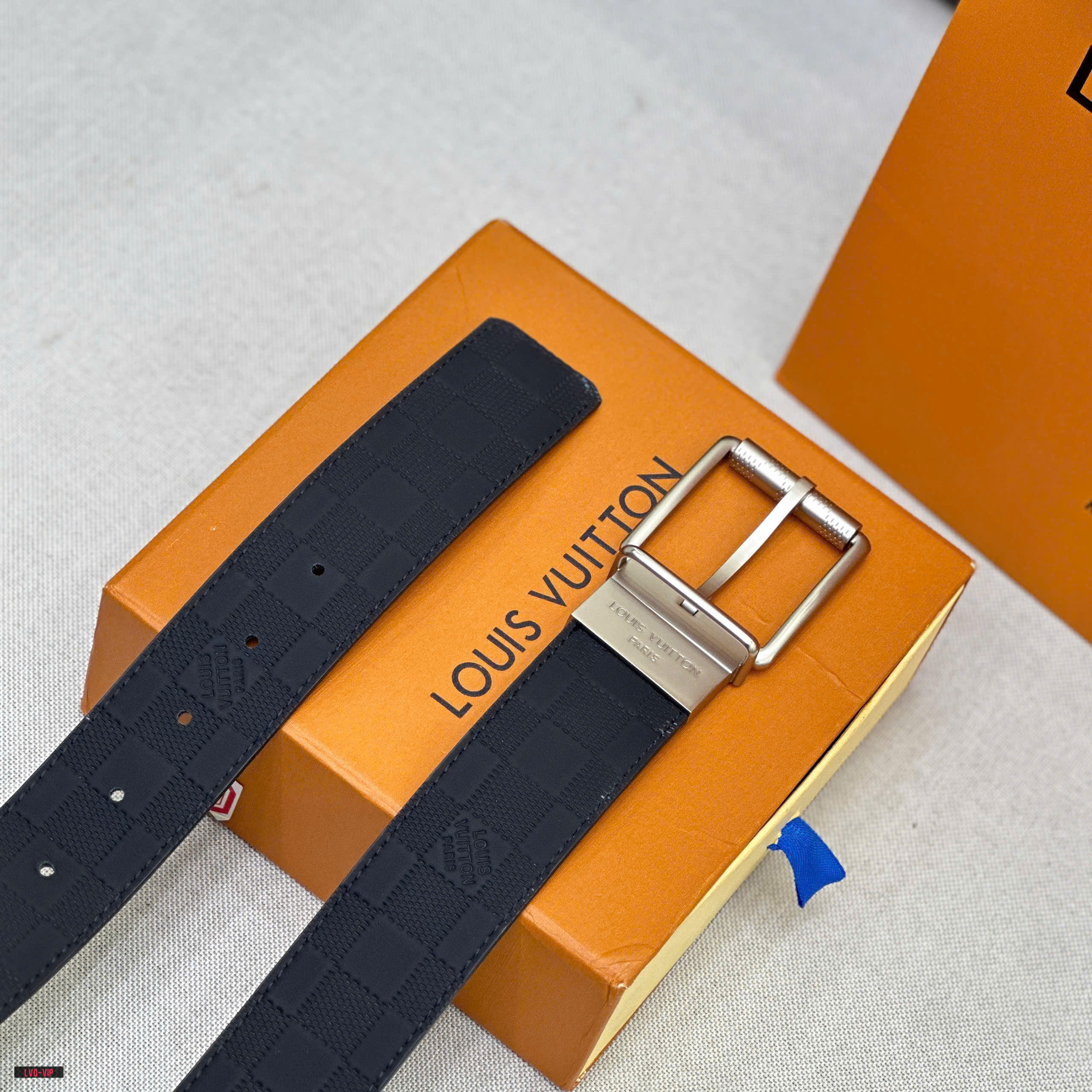 Thắt lưng, belt Louis Vuitton LV Đen caro nổi mặt vuông móc Like Auth fullbox bill thẻ LVQ
