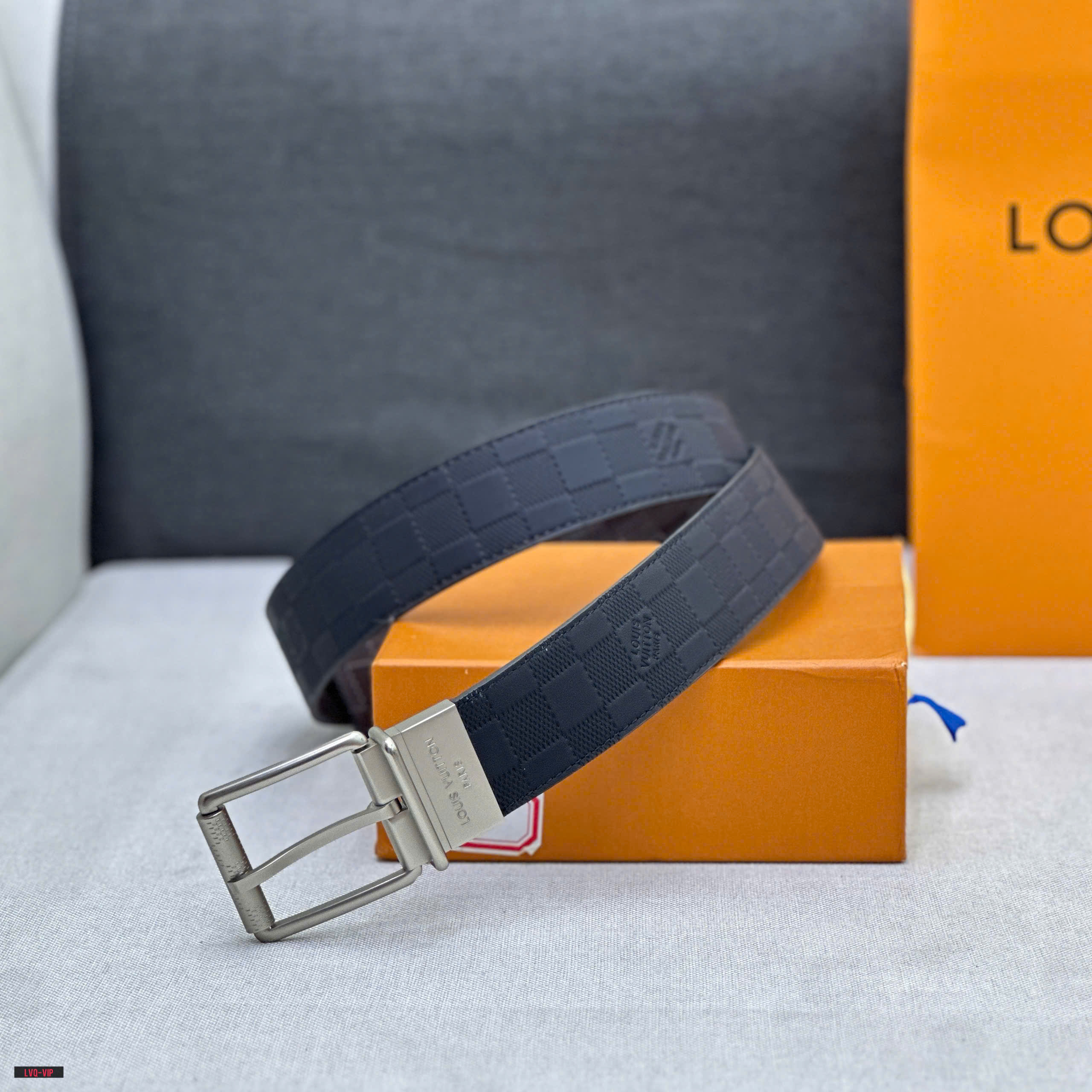 Thắt lưng, belt Louis Vuitton LV Đen caro nổi mặt vuông móc Like Auth fullbox bill thẻ LVQ