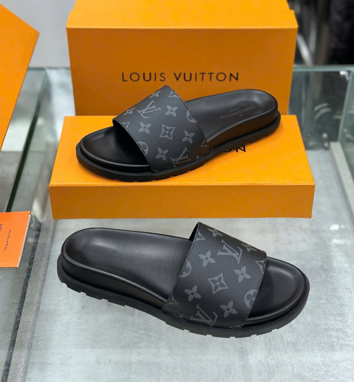 Dép lê quai ngang Louis Vuitton LV Đen họa tiết hoa vân logo LV Xám Like Auth on web fullbox bill thẻ DDT
