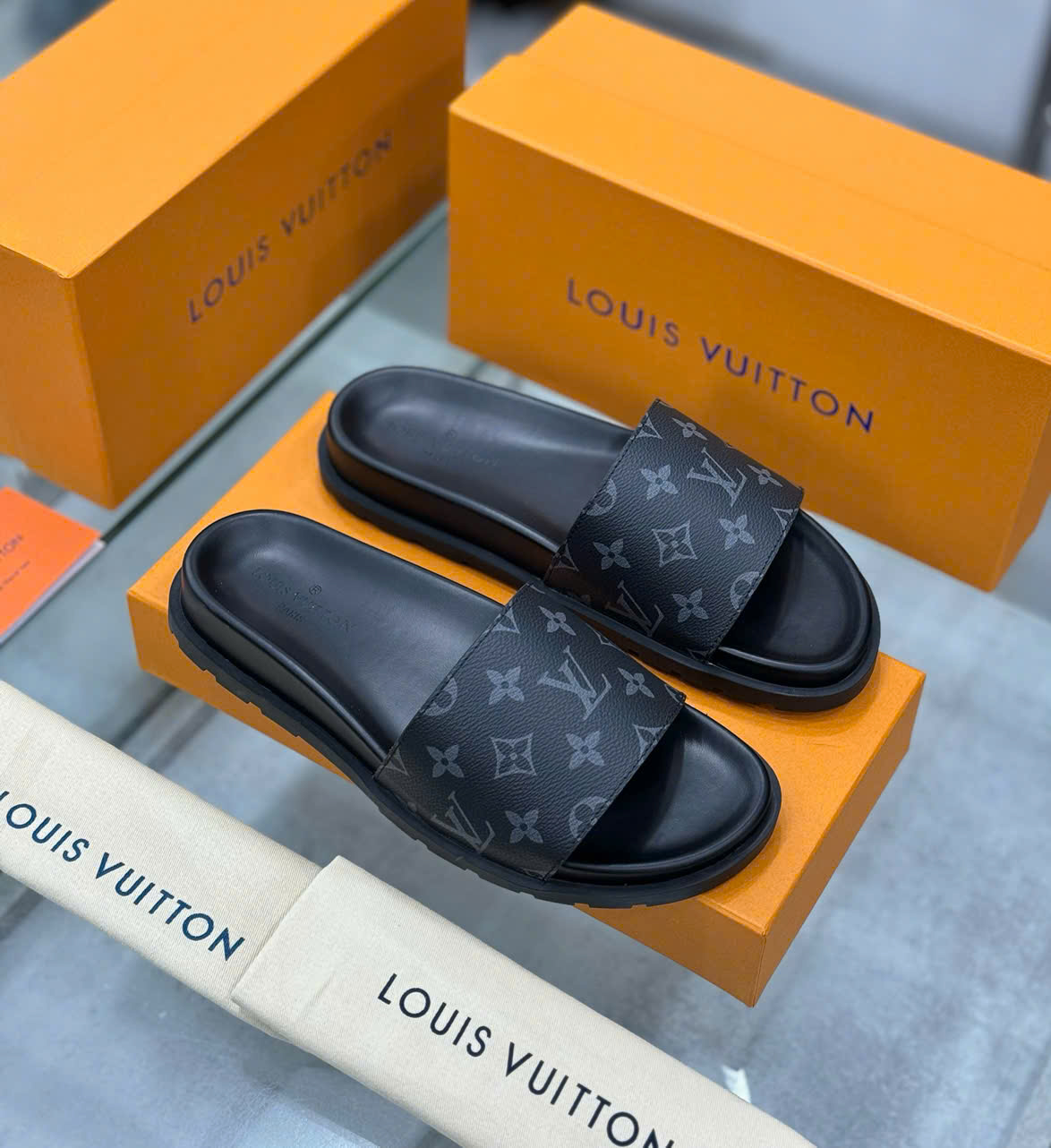 Dép lê quai ngang Louis Vuitton LV Đen họa tiết hoa vân logo LV Xám Like Auth on web fullbox bill thẻ DDT
