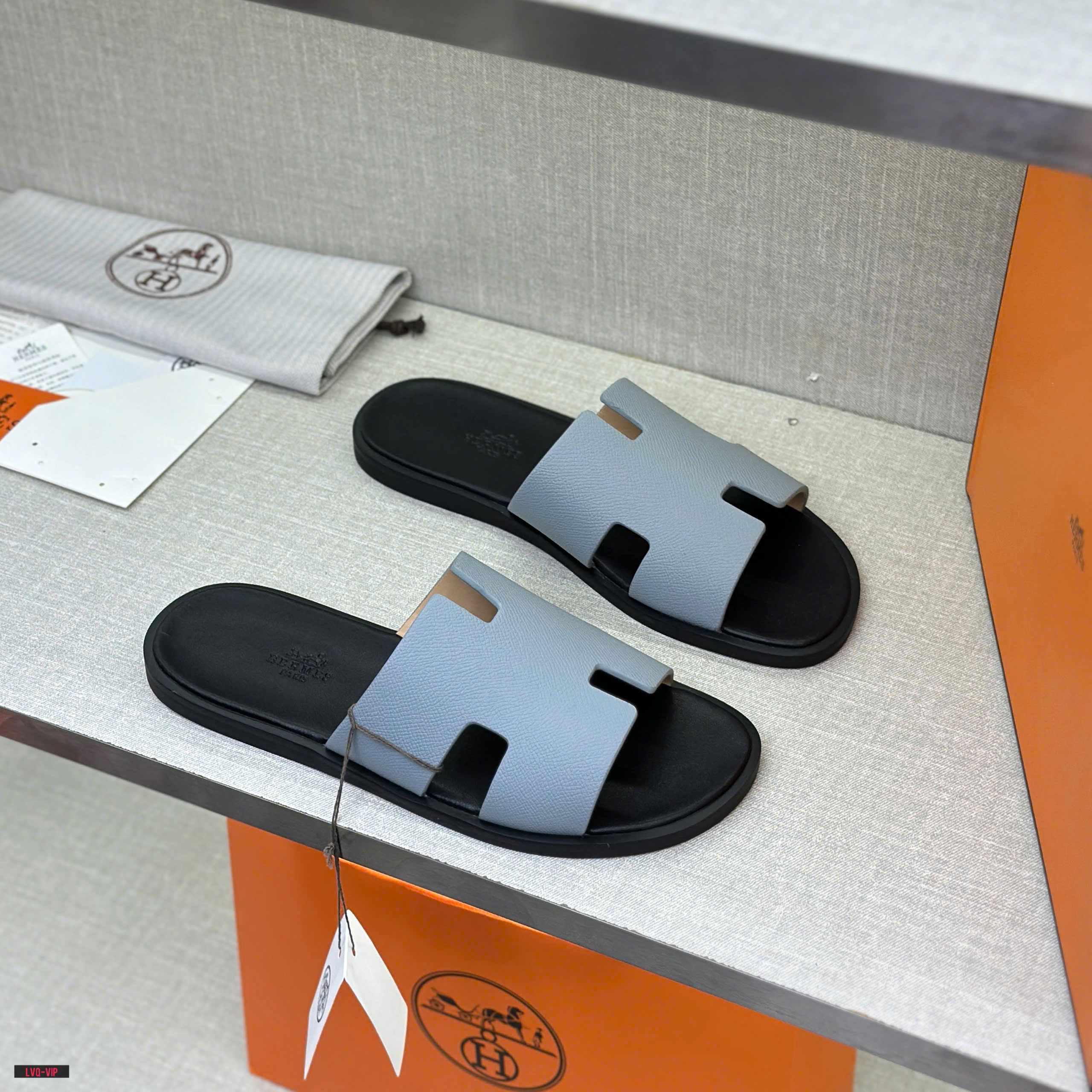 Dép lê quai ngang Hermes HM Đen phối Xanh dương nhạt Like Auth fullbox bill thẻ LVQ