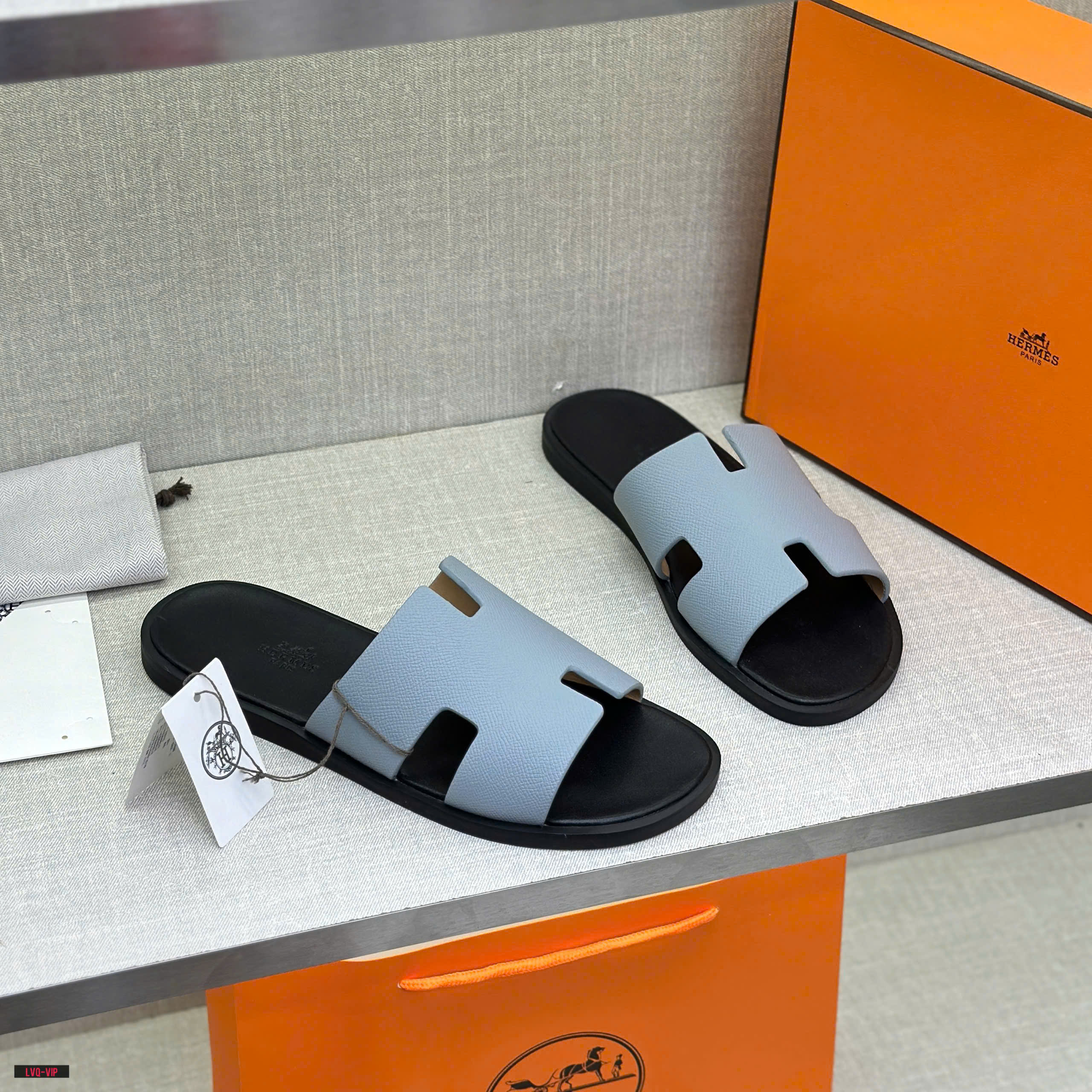 Dép lê quai ngang Hermes HM Đen phối Xanh dương nhạt Like Auth fullbox bill thẻ LVQ