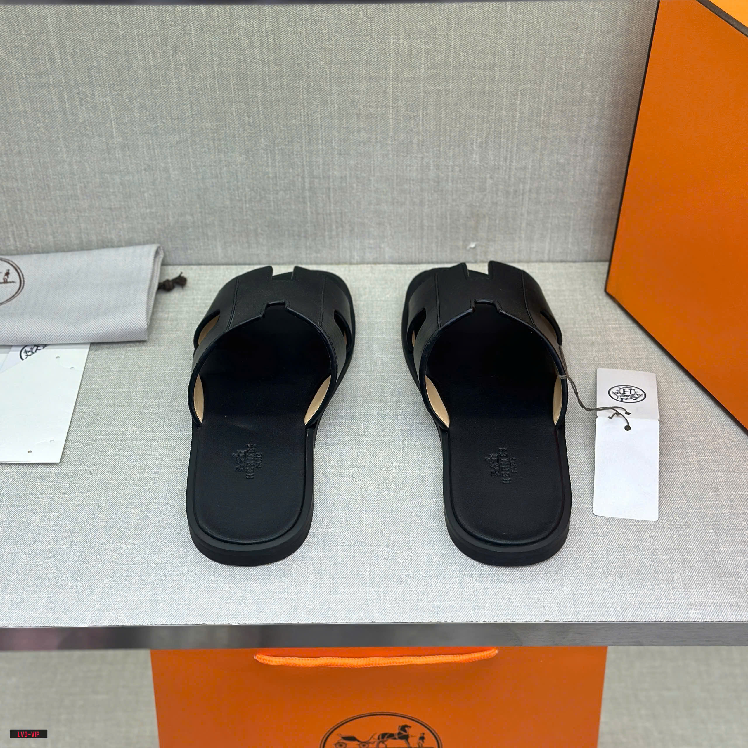 Dép lê quai ngang Hermes HM Đen trơn phối sần Like Auth fullbox bill thẻ LVQ
