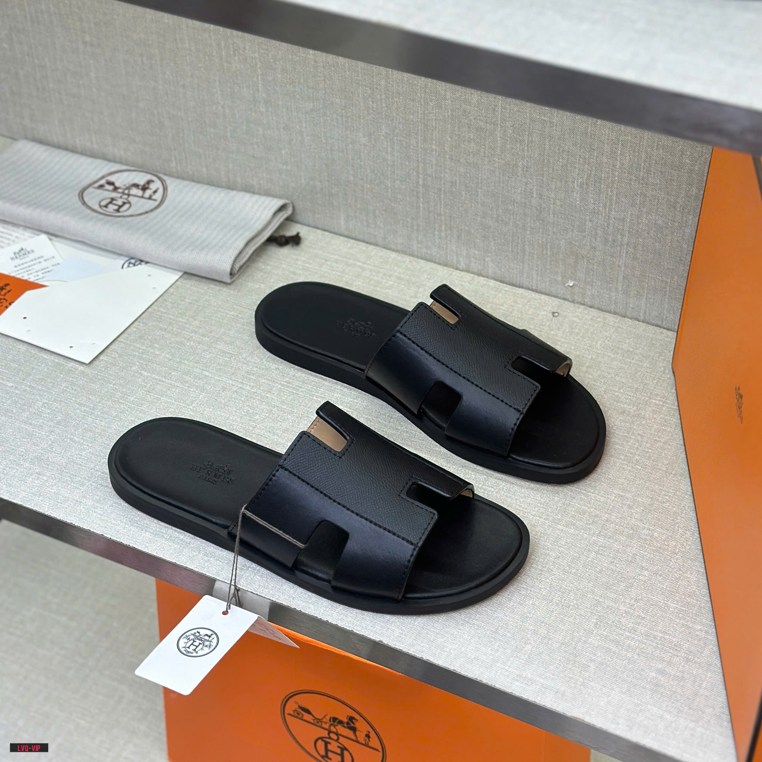 Dép lê quai ngang Hermes HM Đen trơn phối sần Like Auth fullbox bill thẻ LVQ