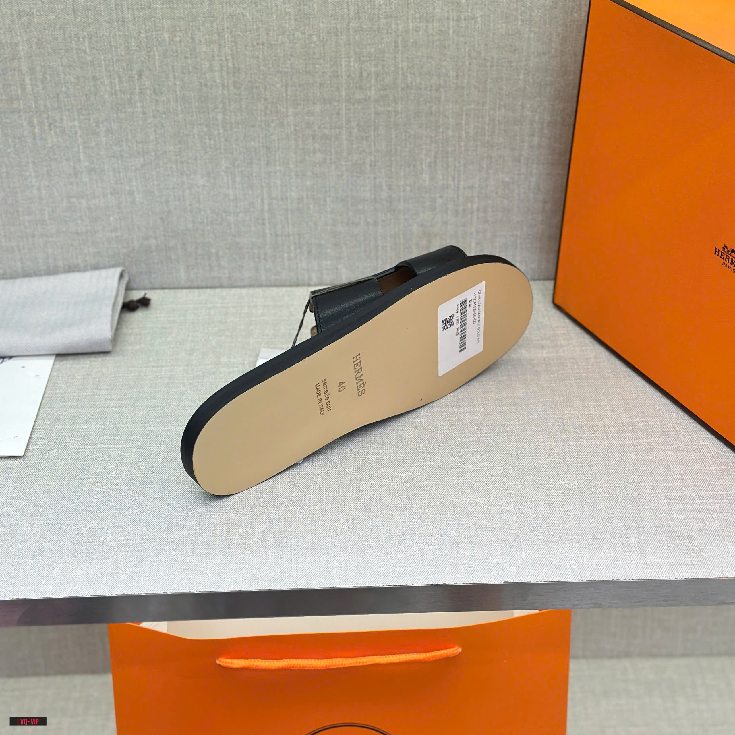 Dép lê quai ngang Hermes HM Đen trơn phối sần Like Auth fullbox bill thẻ LVQ
