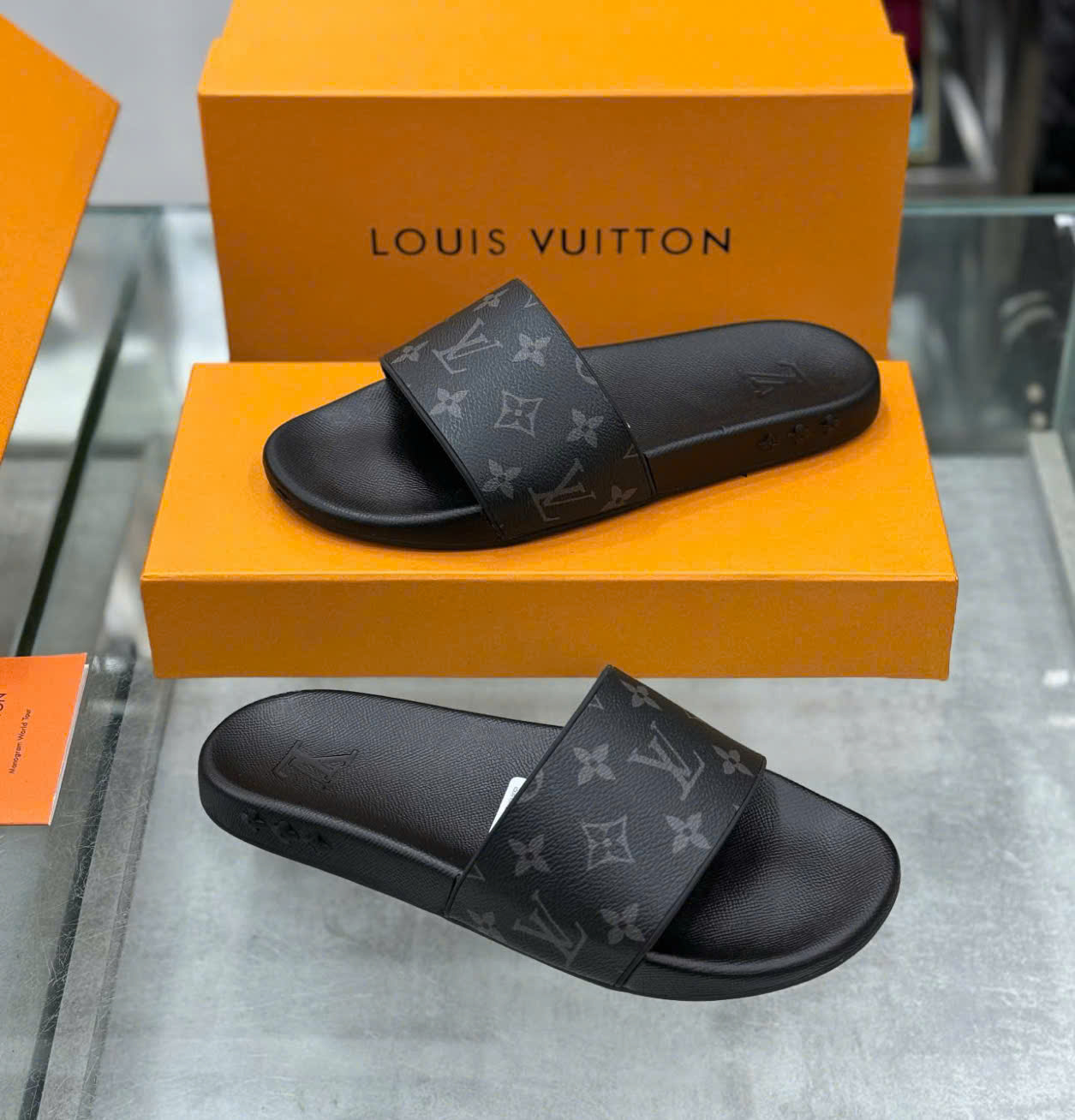 Dép lê quai ngang Louis Vuitton LV Đen họa tiết hoa vân logo LV Xám viền nổi Like Auth on web fullbox bill thẻ DDT