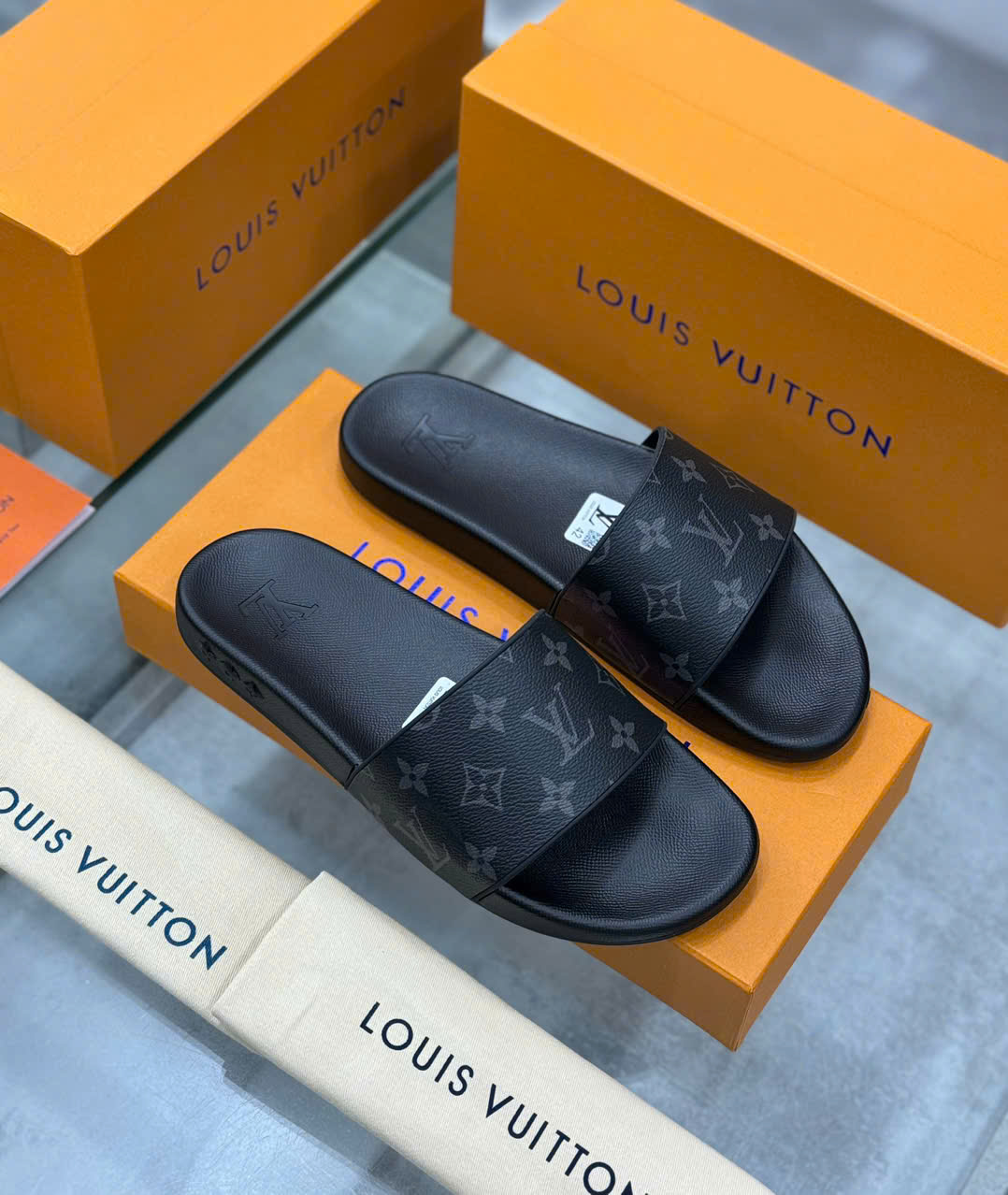 Dép lê quai ngang Louis Vuitton LV Đen họa tiết hoa vân logo LV Xám viền nổi Like Auth on web fullbox bill thẻ DDT