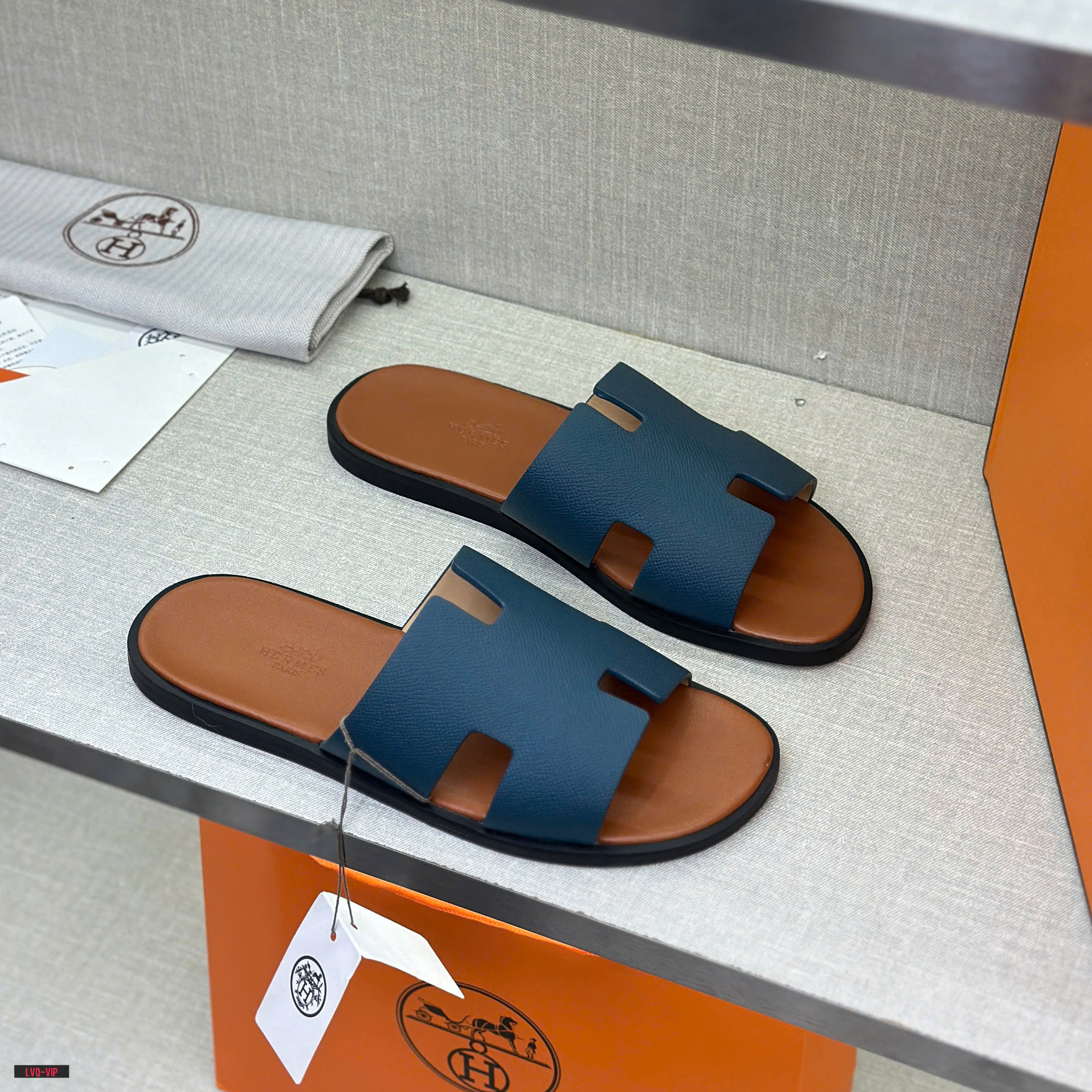 Dép lê quai ngang Hermes HM Xanh phối Nâu đế Like Auth fullbox bill thẻ LVQ