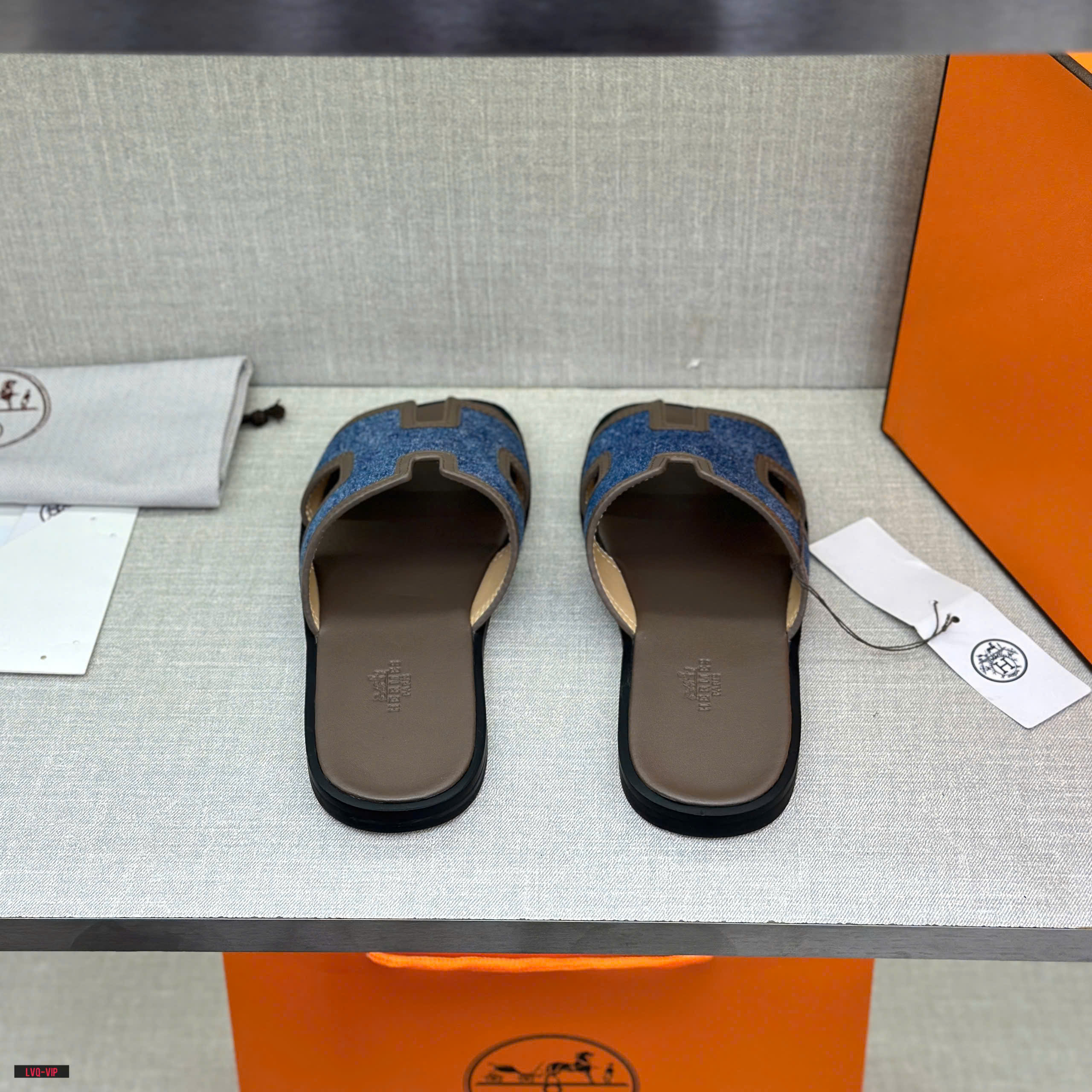 Dép lê quai ngang Hermes HM Xanh jean phối viền da Nâu thêu Like Auth fullbox bill thẻ LVQ