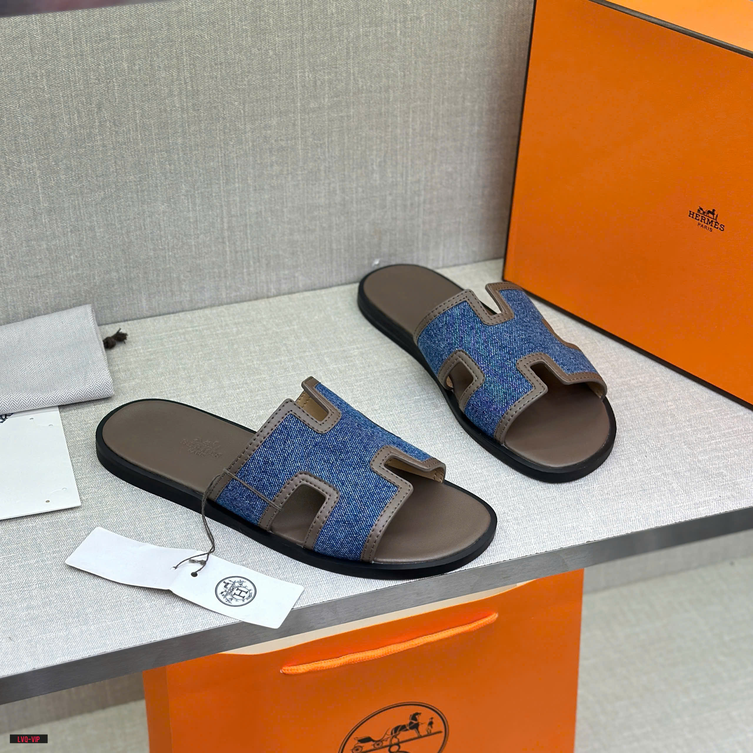 Dép lê quai ngang Hermes HM Xanh jean phối viền da Nâu thêu Like Auth fullbox bill thẻ LVQ