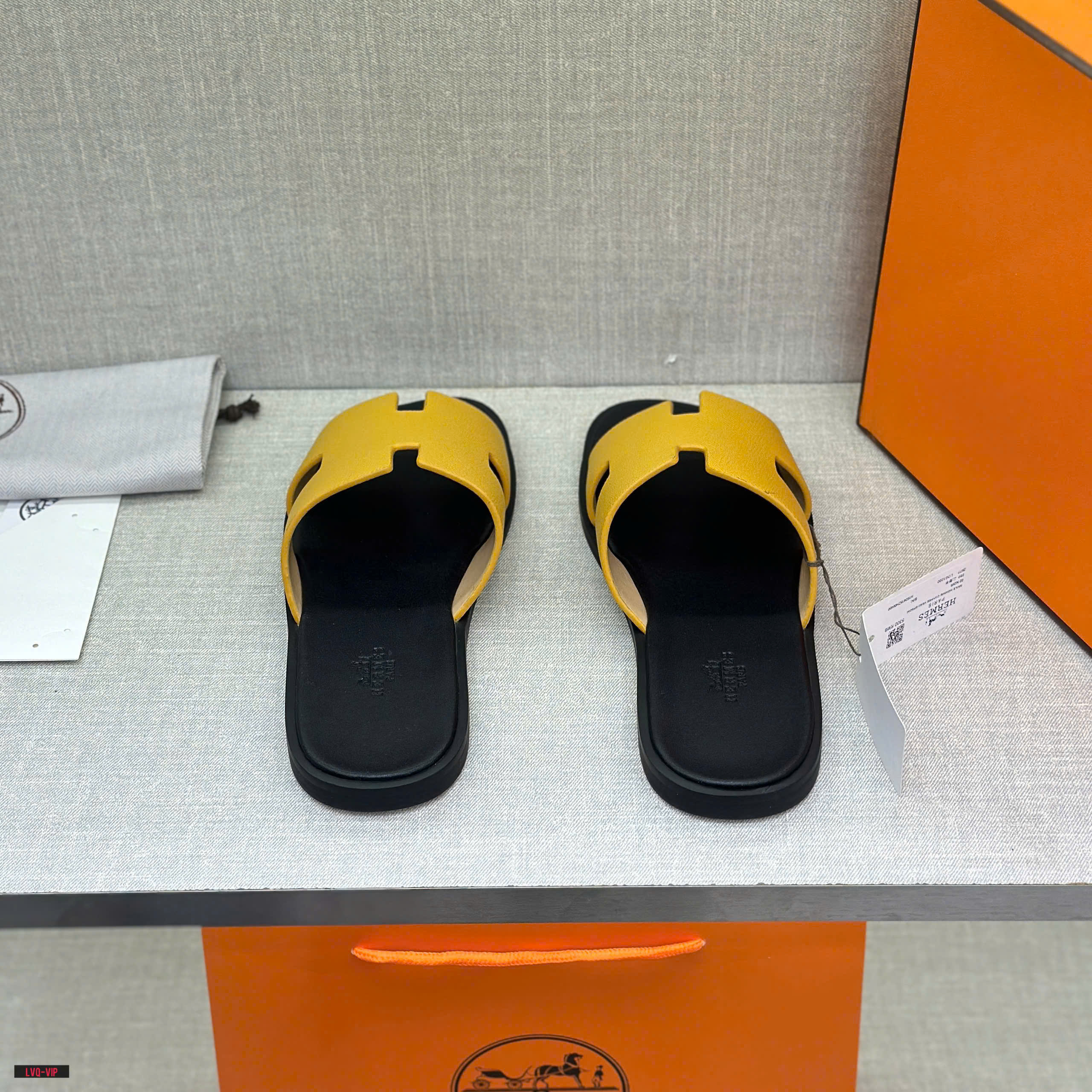 Dép lê quai ngang Hermes HM Vàng phối Đen đế Like Auth fullbox bill thẻ LVQ