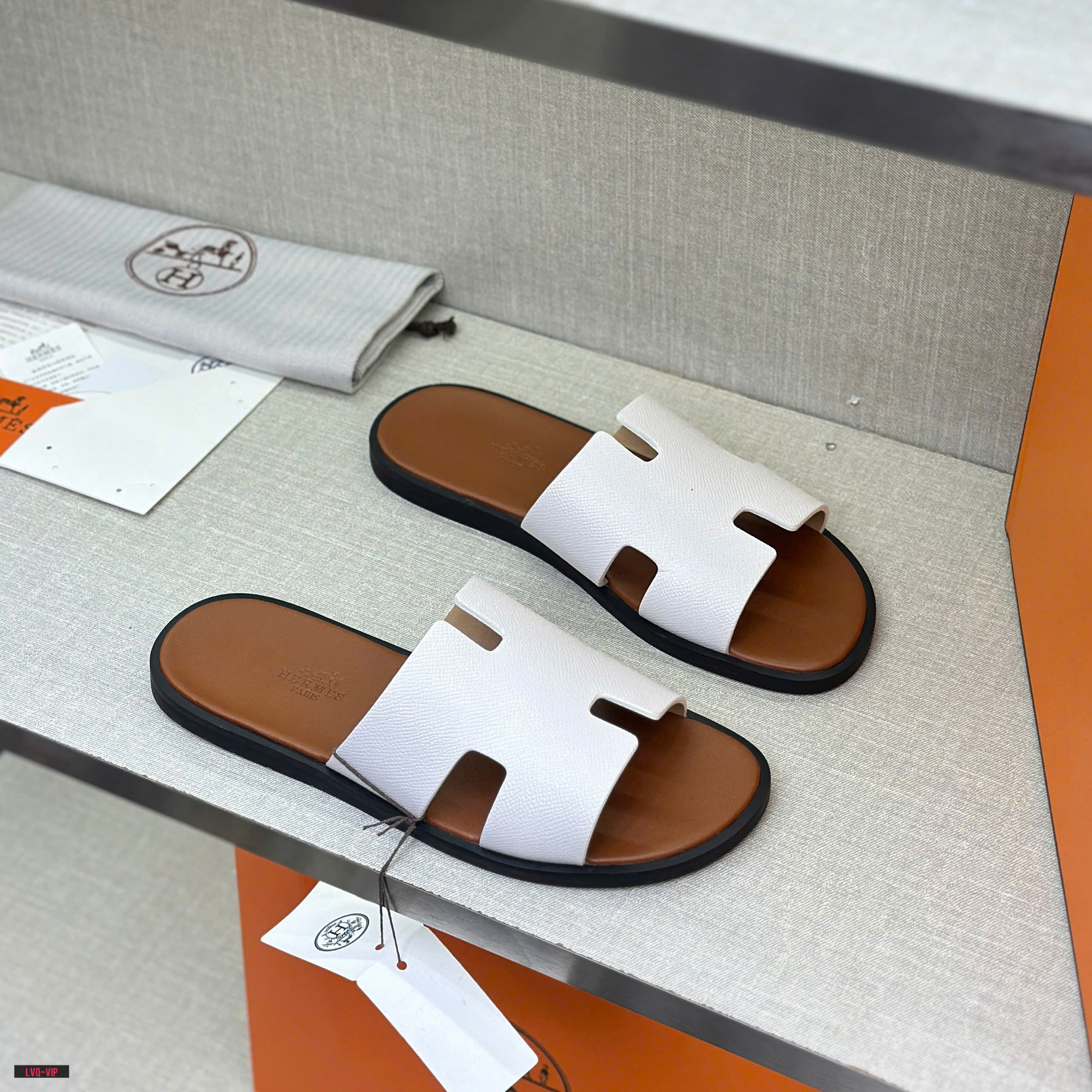 Dép lê quai ngang Hermes HM Trắng phối Nâu đế Like Auth fullbox bill thẻ LVQ