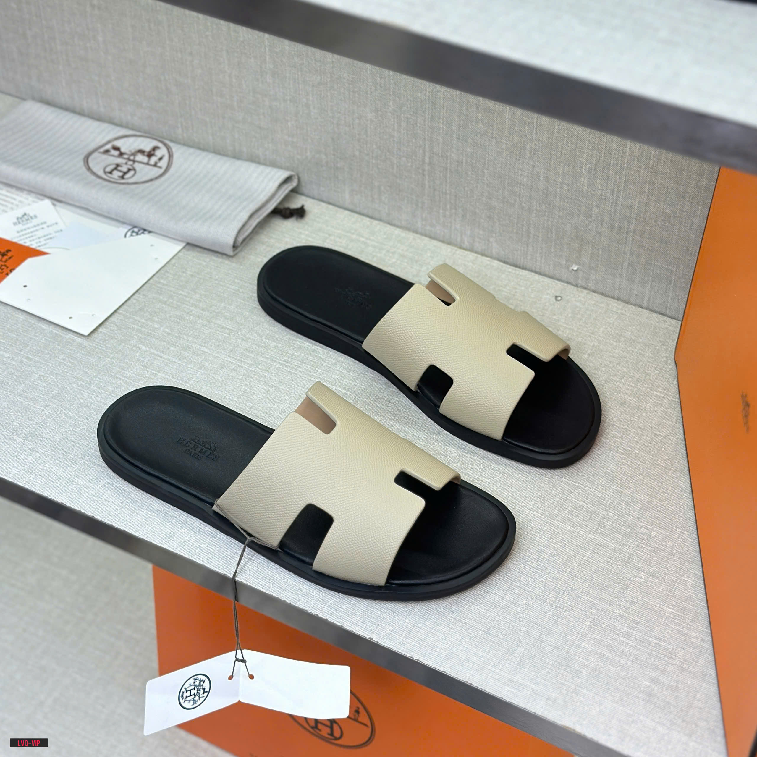 Dép lê quai ngang Hermes HM Trắng Be phối Đen đế Like Auth fullbox bill thẻ LVQ