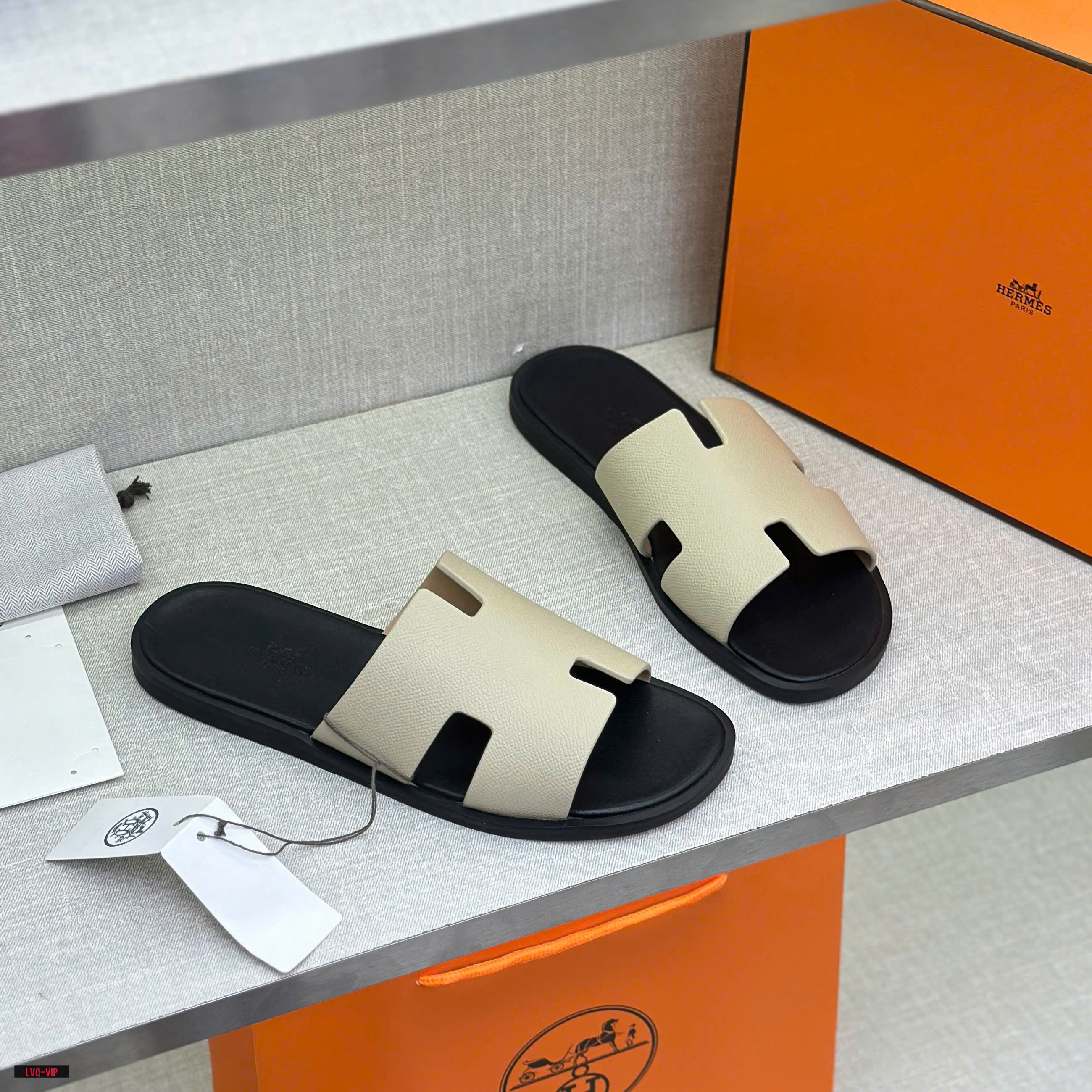 Dép lê quai ngang Hermes HM Trắng Be phối Đen đế Like Auth fullbox bill thẻ LVQ