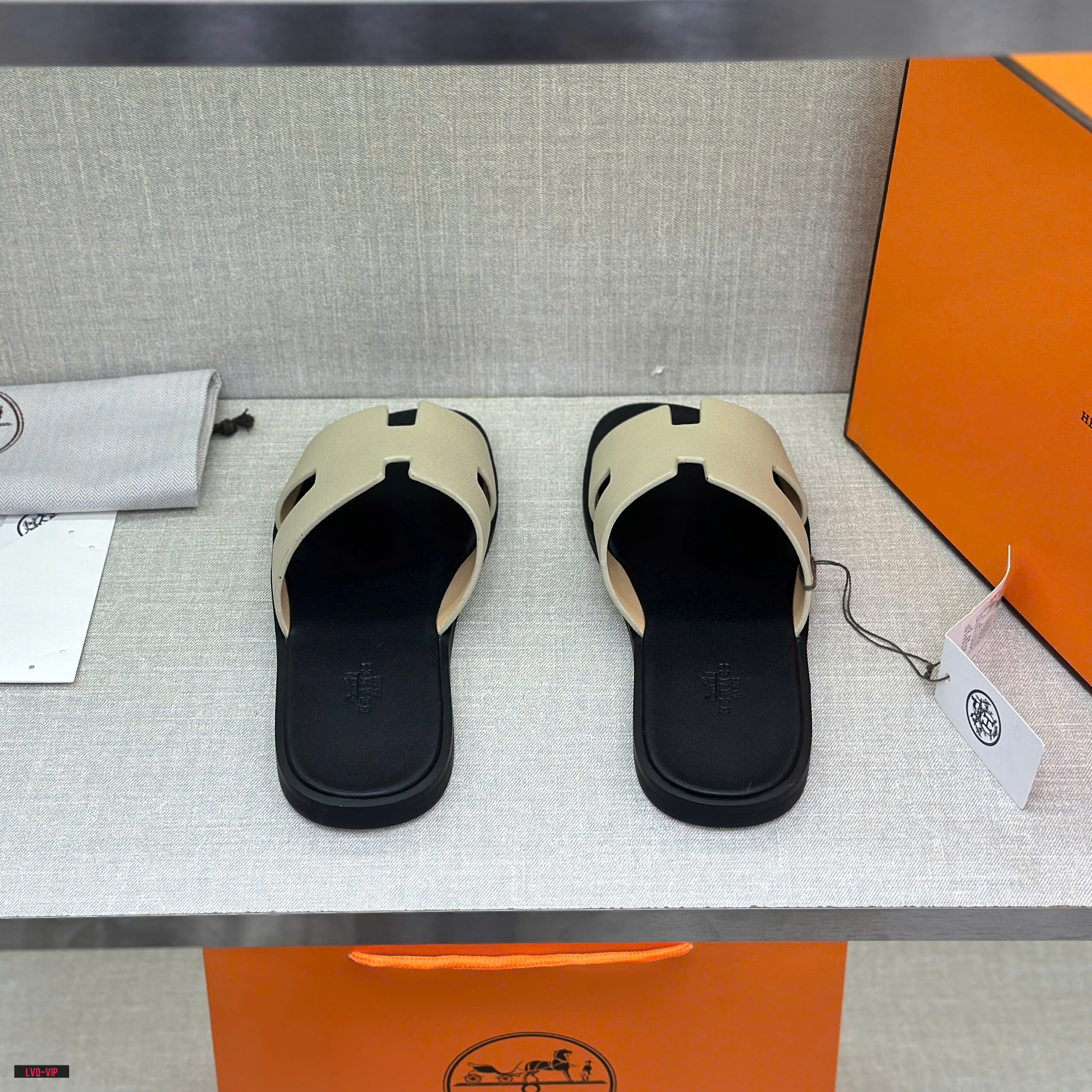 Dép lê quai ngang Hermes HM Trắng Be phối Đen đế Like Auth fullbox bill thẻ LVQ