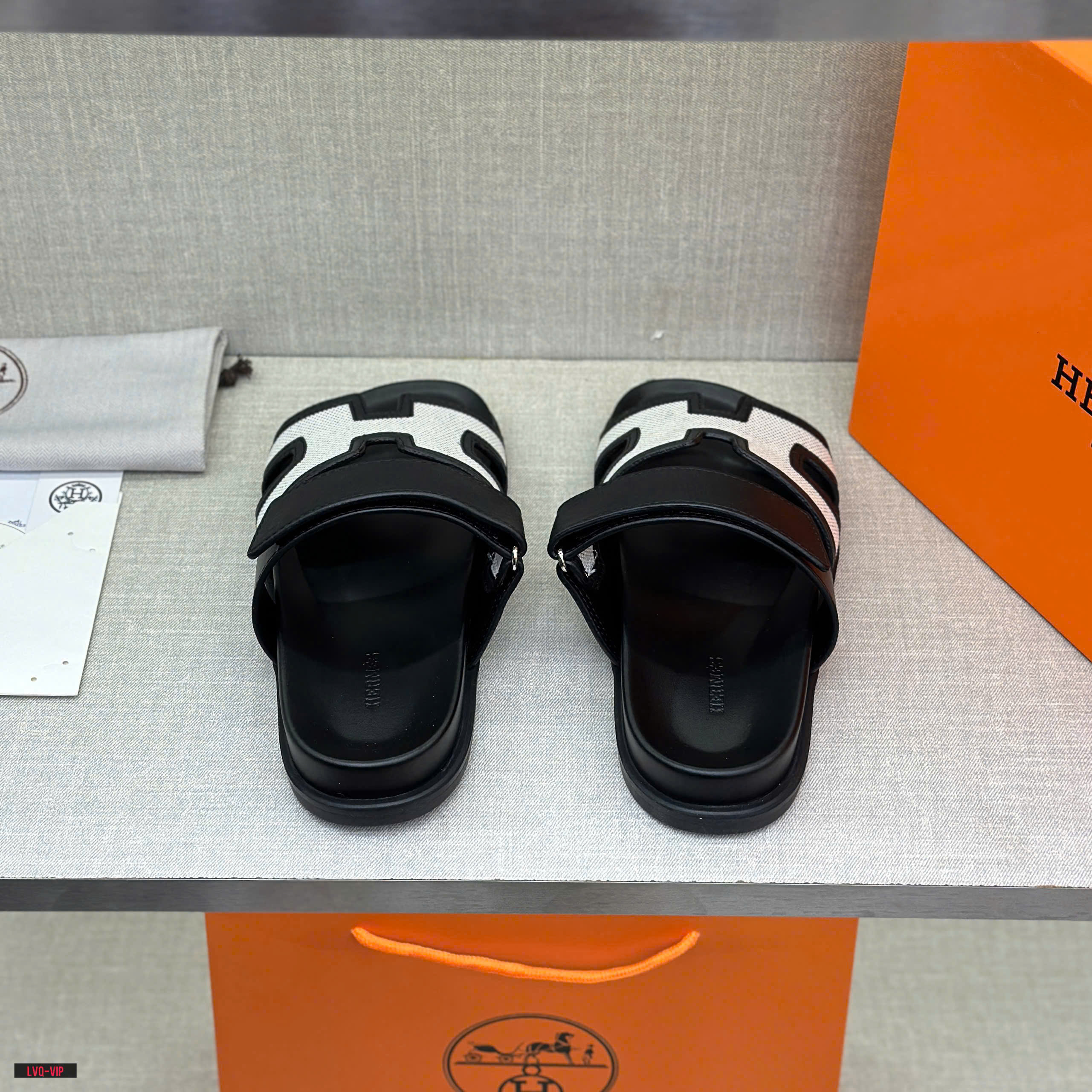 Dép lê quai ngang dán Hermes HM Đen jean phối Đen trơn Like Auth fullbox bill thẻ LVQ