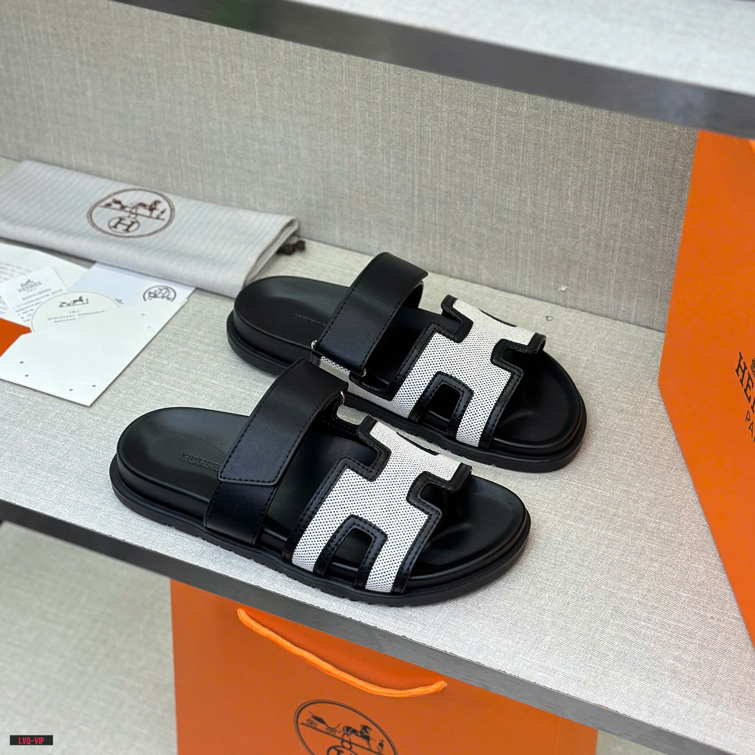 Dép lê quai ngang dán Hermes HM Đen jean phối Đen trơn Like Auth fullbox bill thẻ LVQ