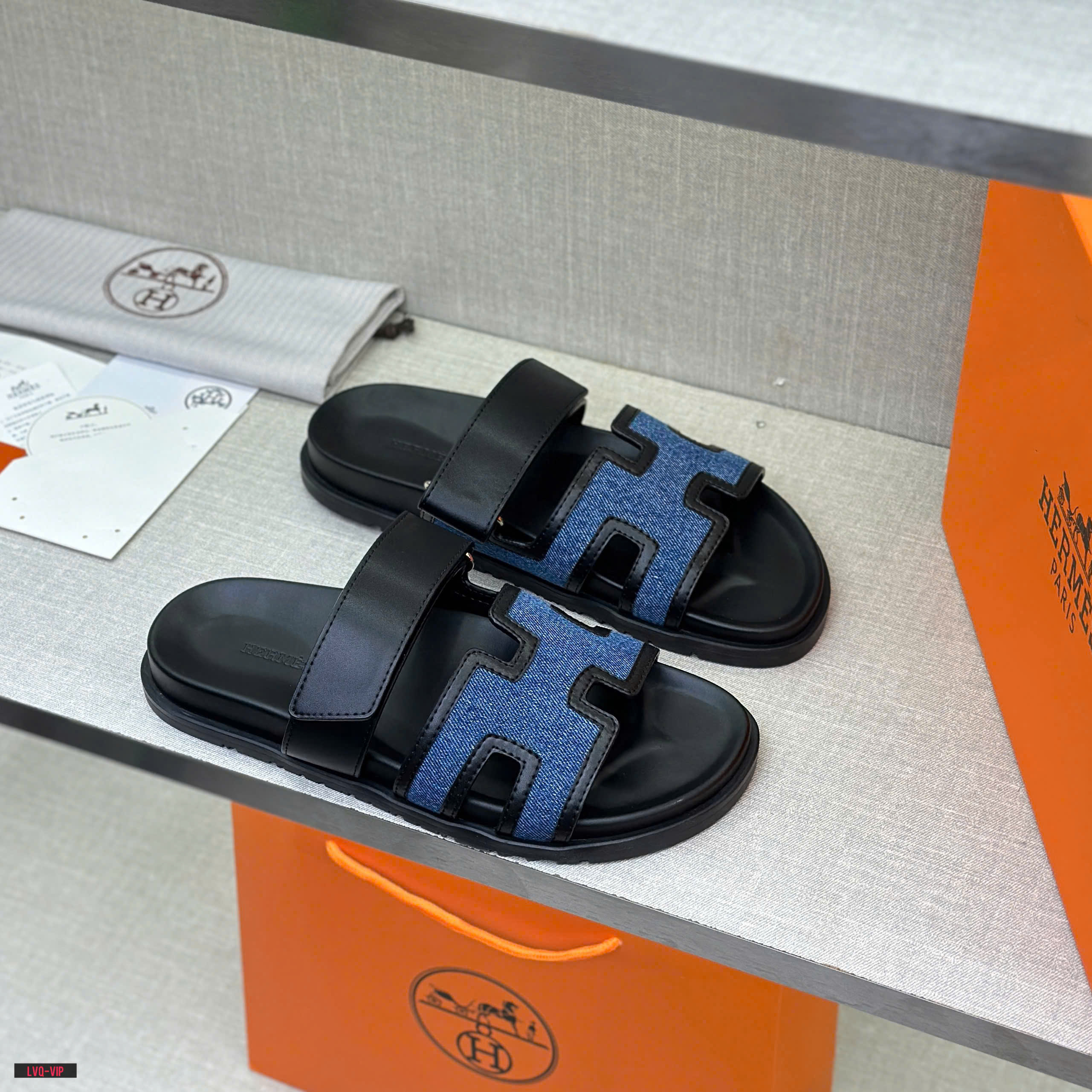 Dép lê quai ngang dán Hermes HM Xanh jean phối Đen trơn Like Auth fullbox bill thẻ LVQ