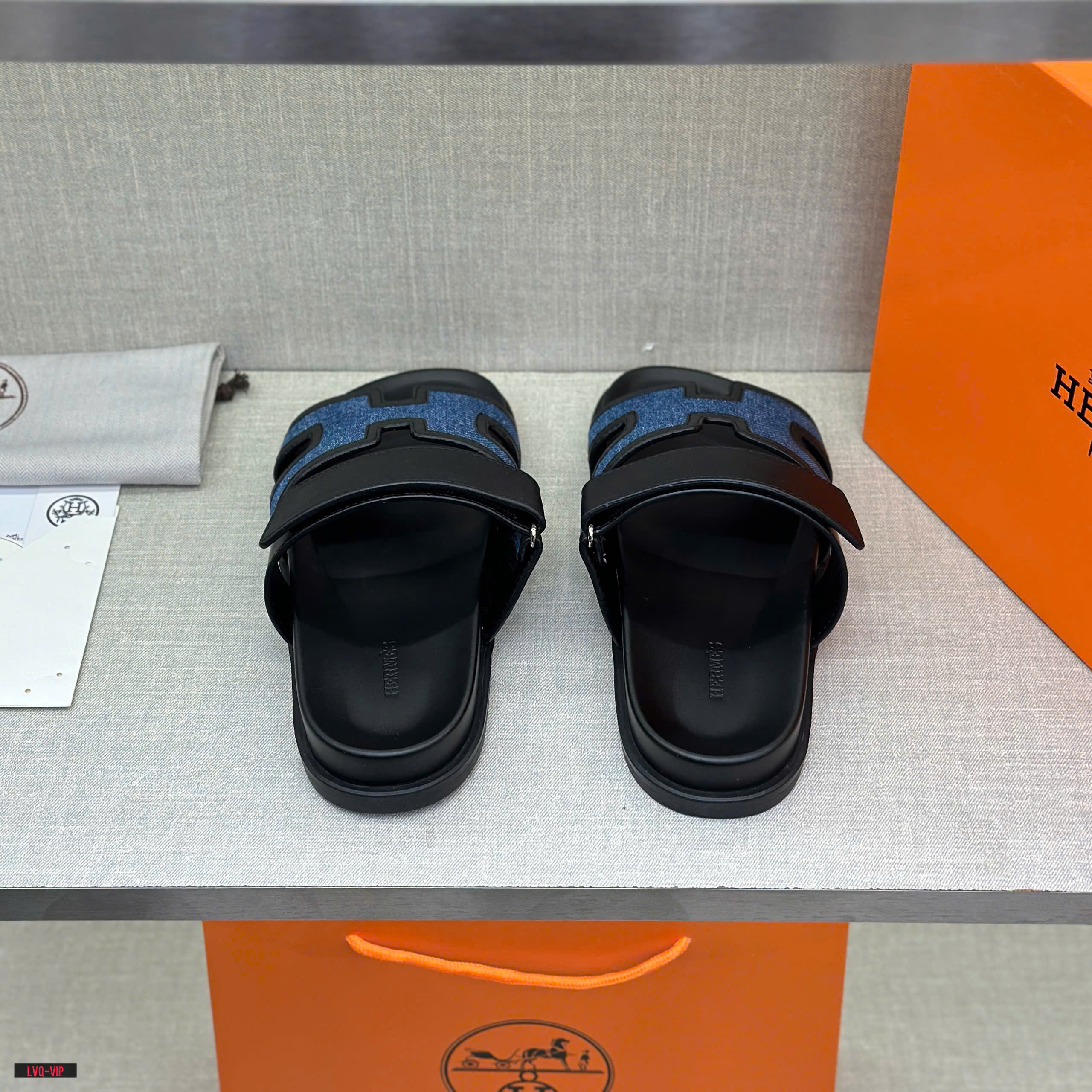 Dép lê quai ngang dán Hermes HM Xanh jean phối Đen trơn Like Auth fullbox bill thẻ LVQ