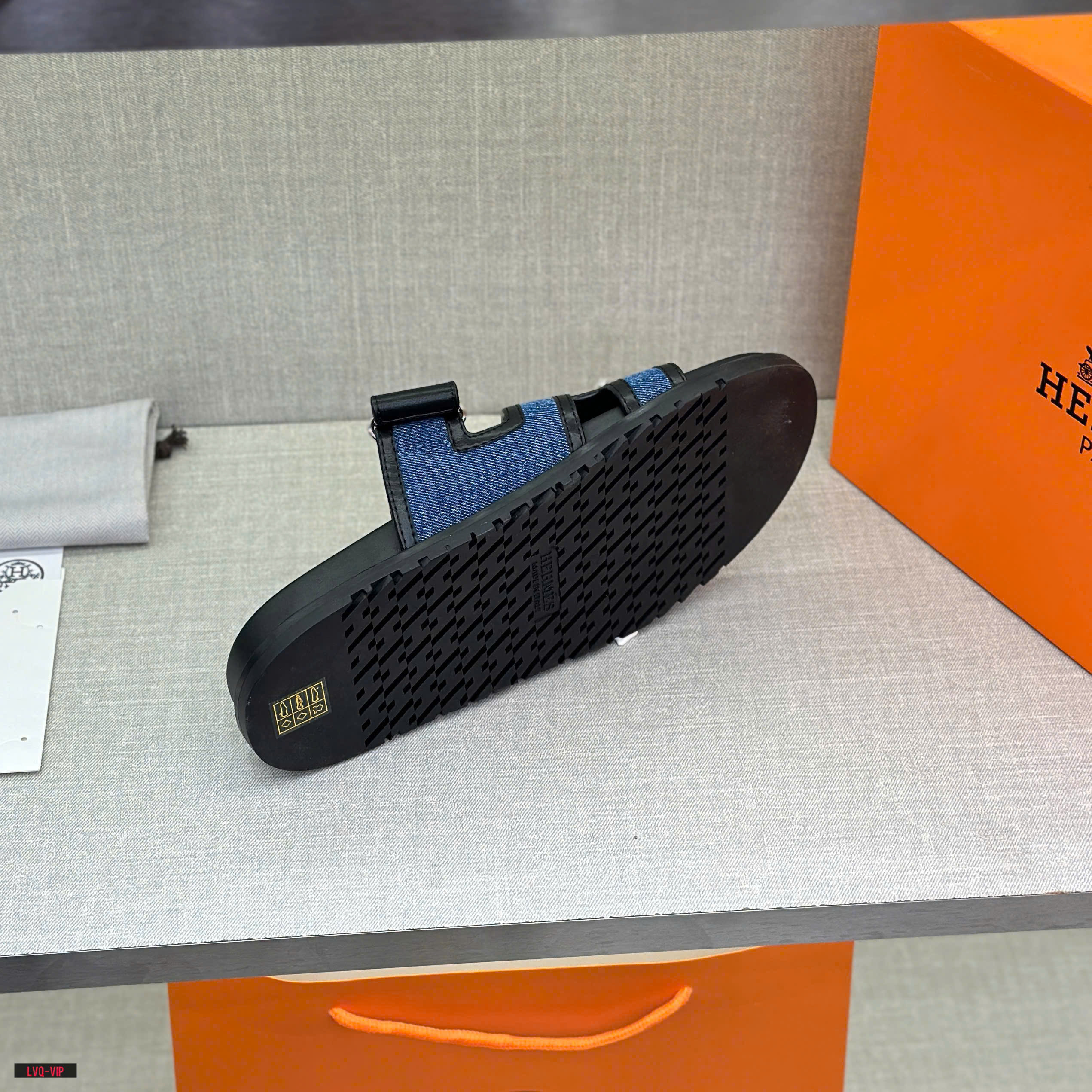 Dép lê quai ngang dán Hermes HM Xanh jean phối Đen trơn Like Auth fullbox bill thẻ LVQ