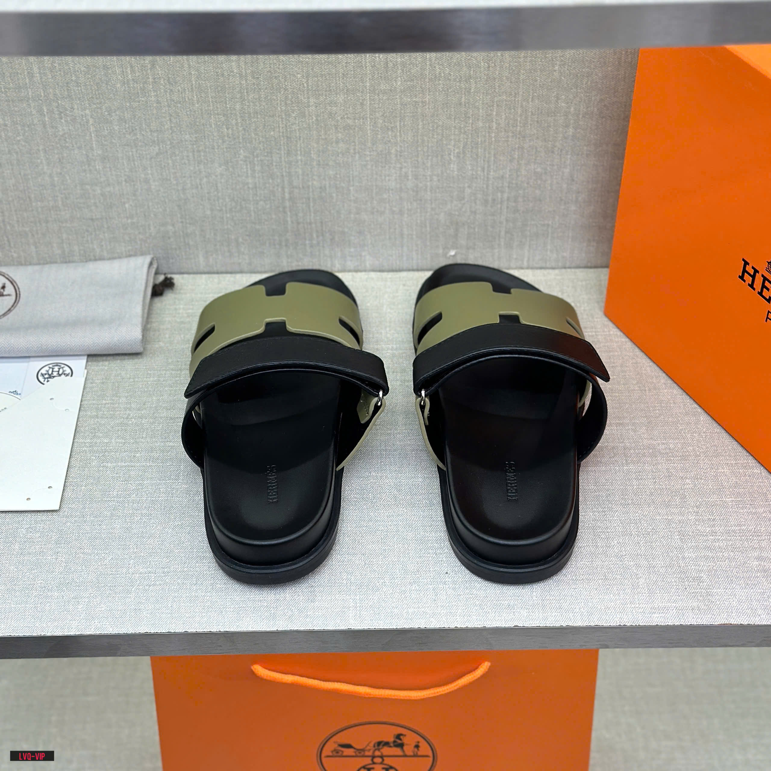 Dép lê quai ngang dán Hermes HM Xanh rêu phối Đen trơn Like Auth fullbox bill thẻ LVQ