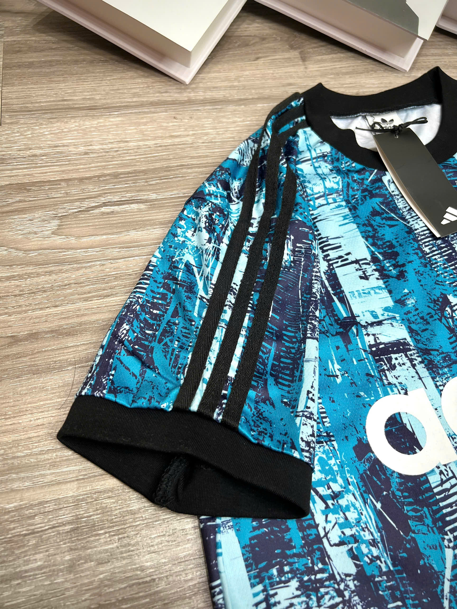 Bộ, set hè Adidas A Xanh loang logo chữ kẻ sọc viền Like Auth NV