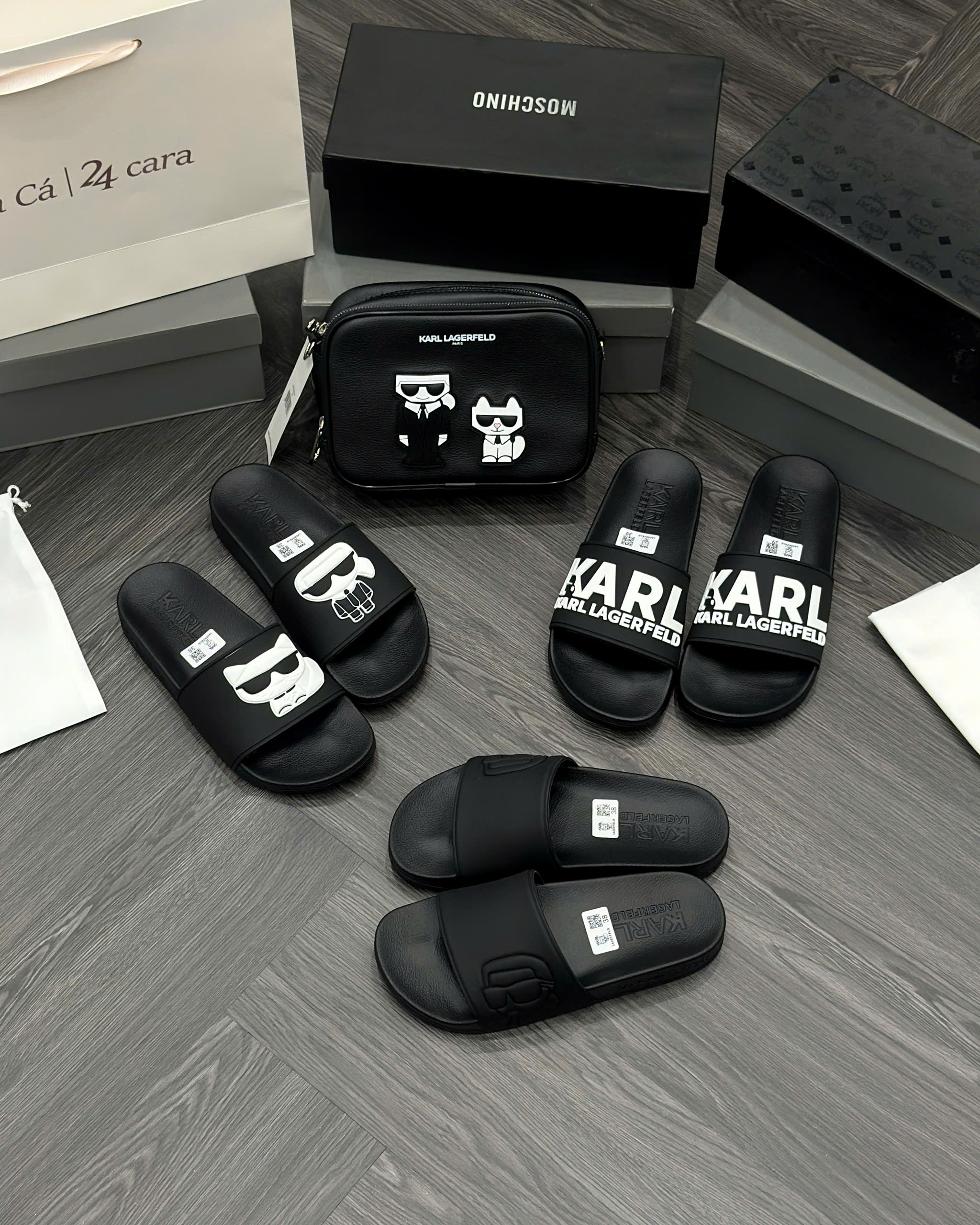 Dép lê quai ngang Karl Đen chữ Trắng nổi Like Auth fullbox MVT