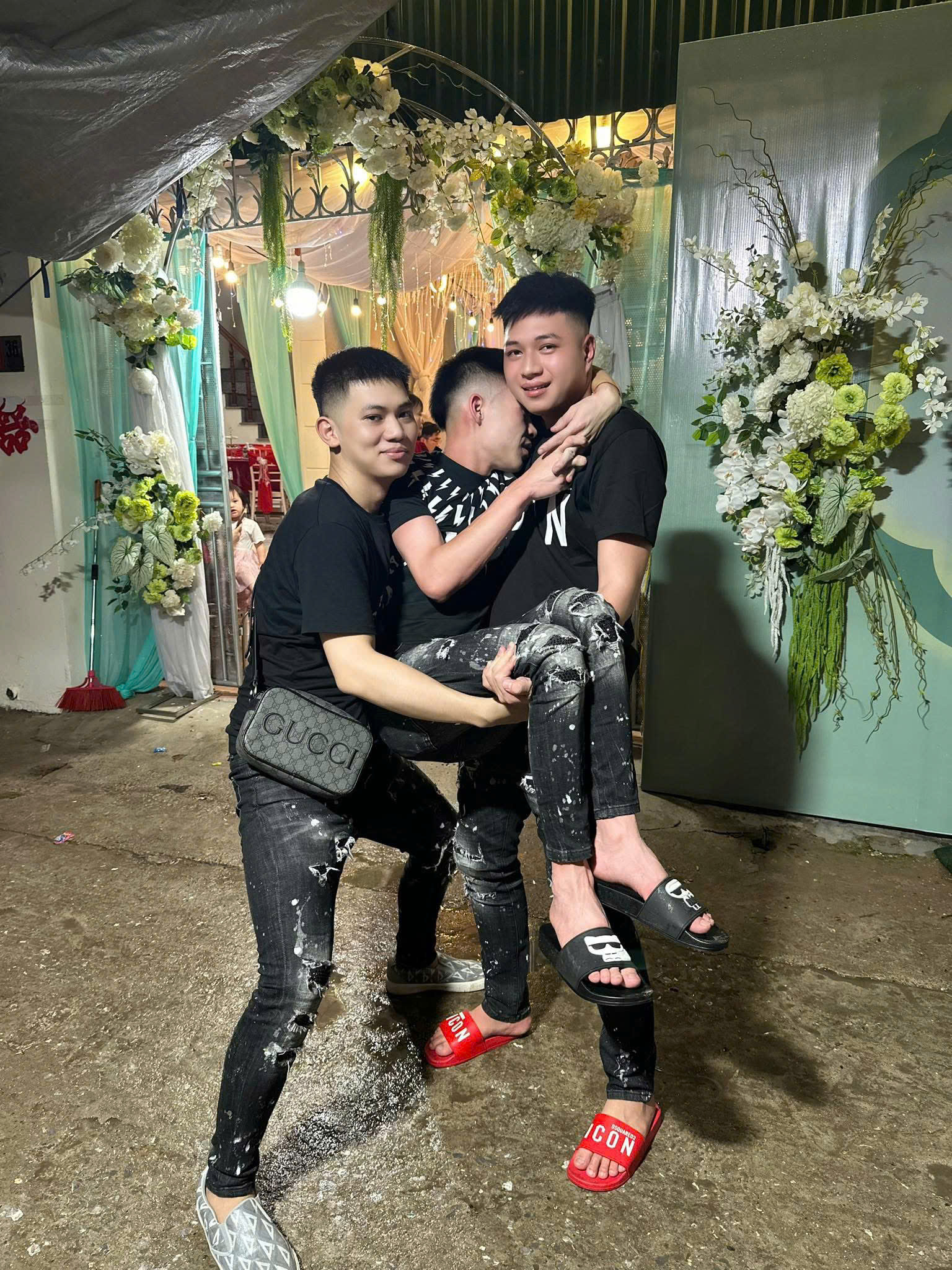 Dép lê quai ngang Karl Đen logo nổi Like Auth fullbox MVT