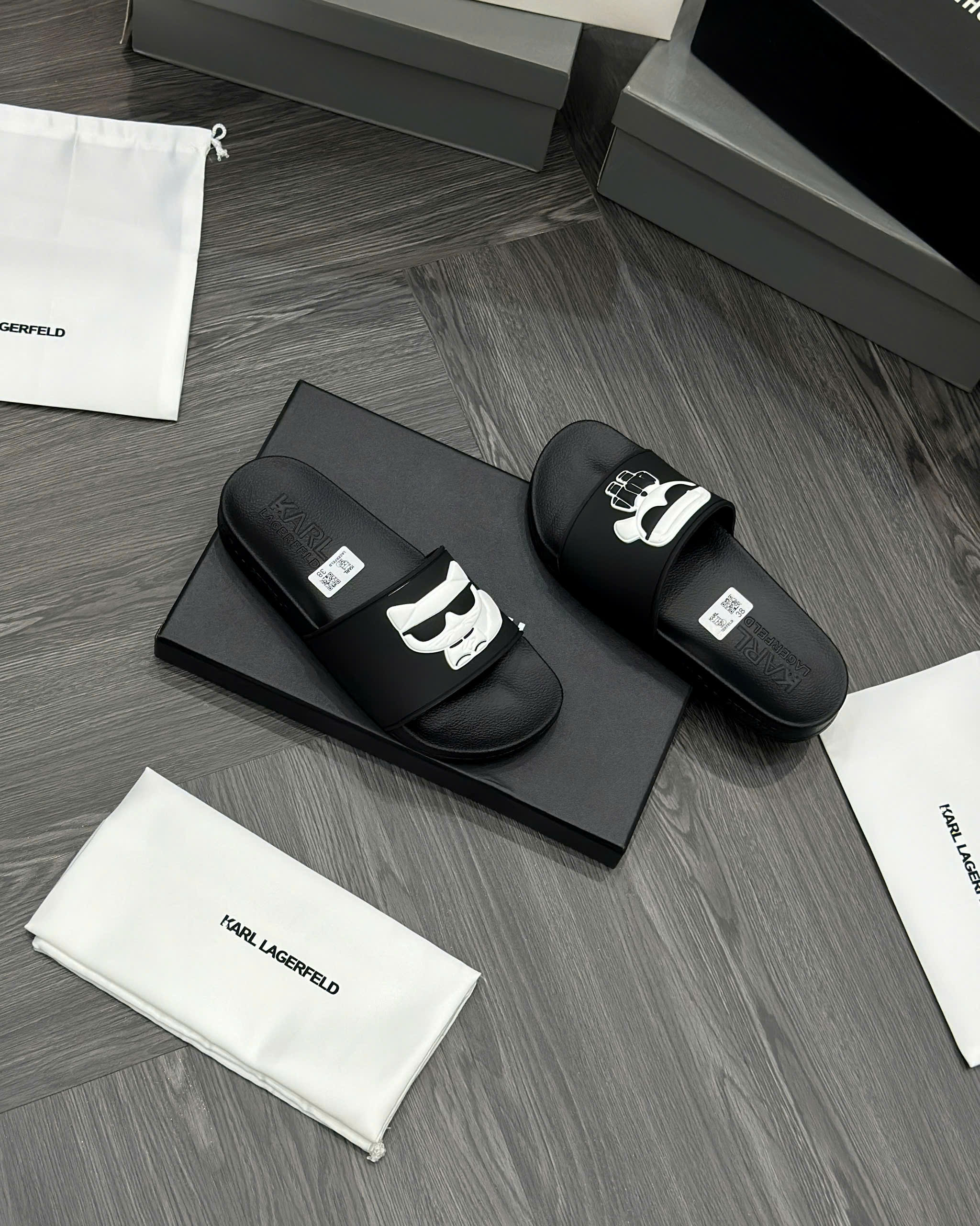 Dép lê quai ngang Karl Đen logo nổi Like Auth fullbox MVT