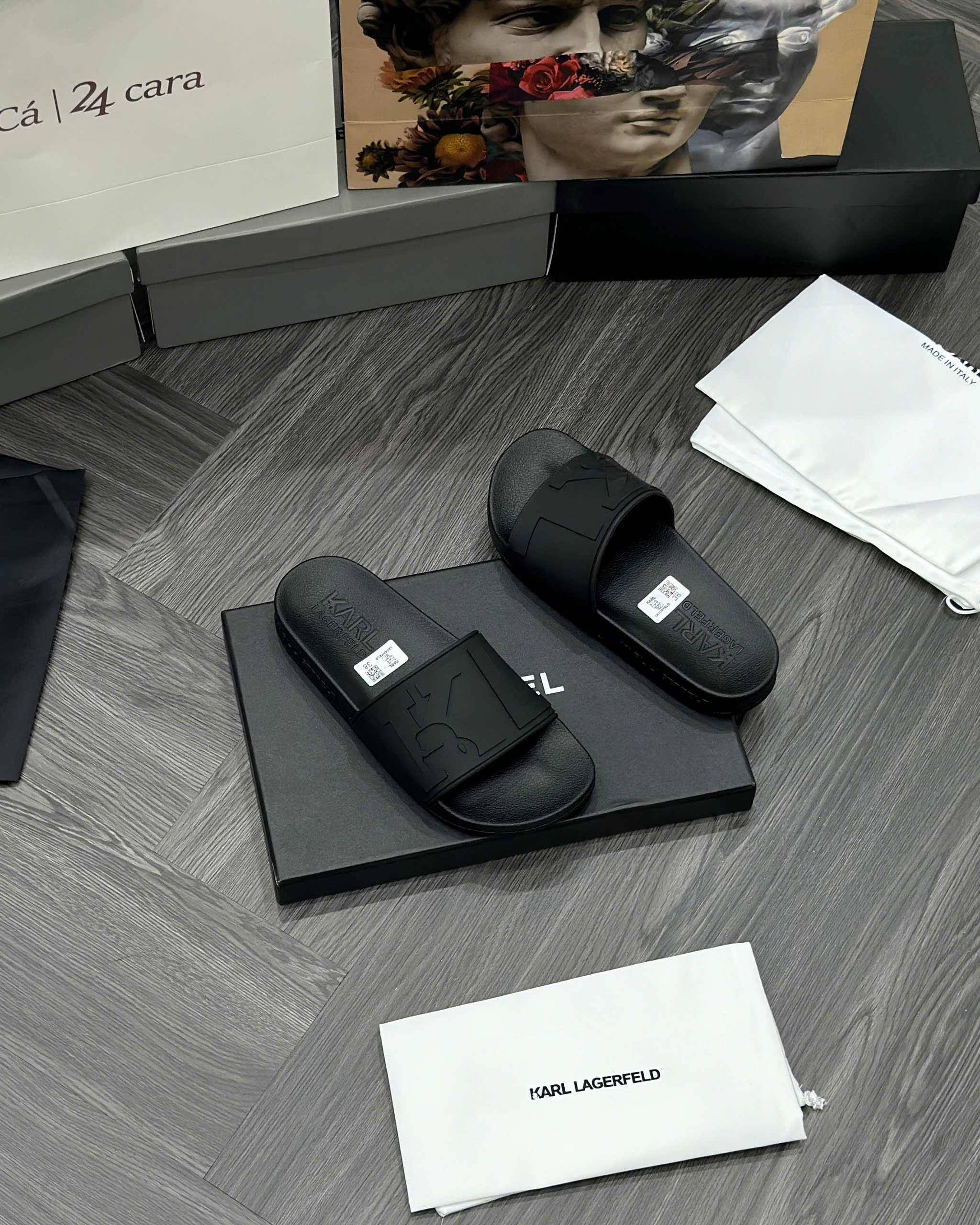 Dép lê quai ngang Karl Đen logo KL nổi Like Auth fullbox MVT