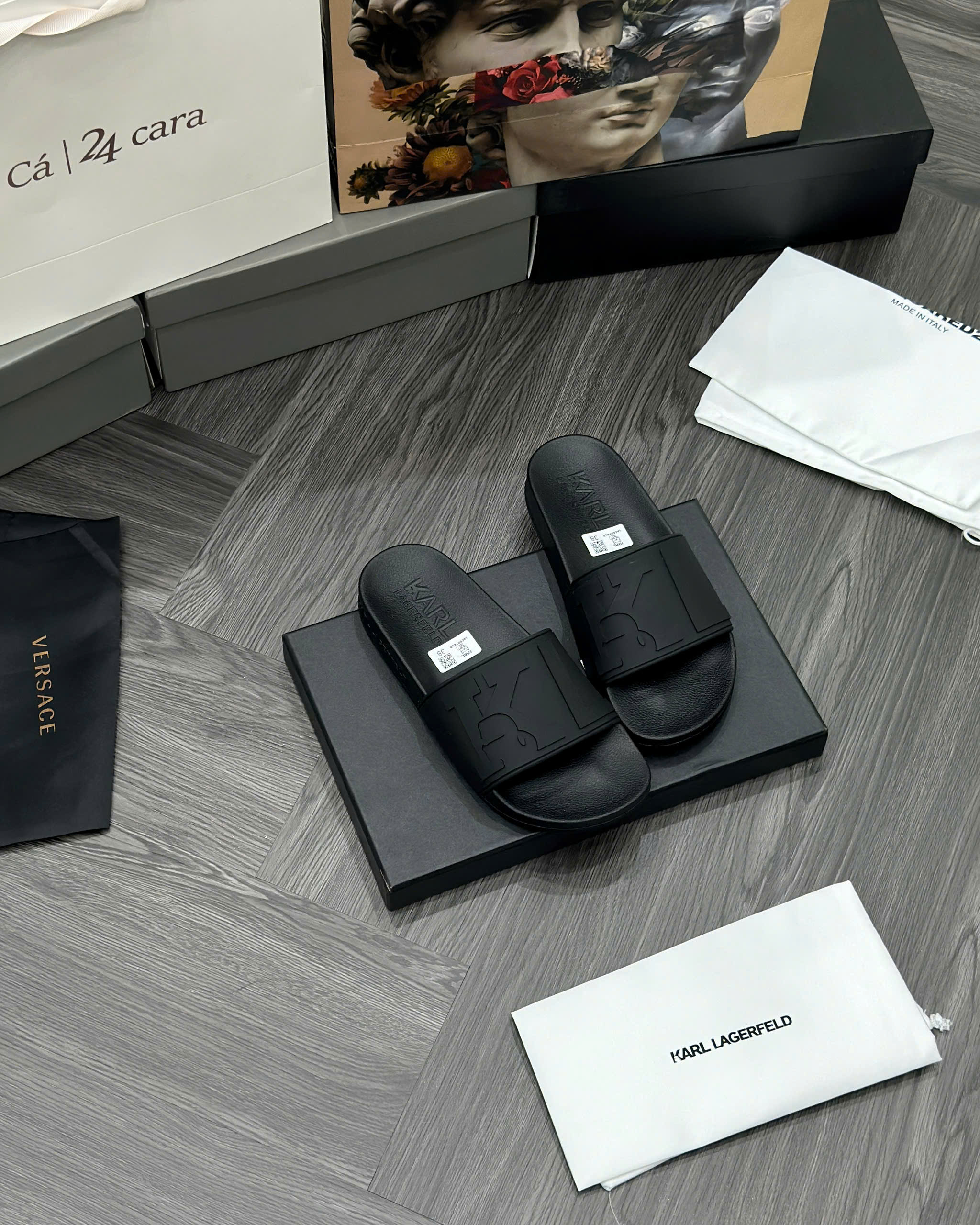 Dép lê quai ngang Karl Đen logo KL nổi Like Auth fullbox MVT