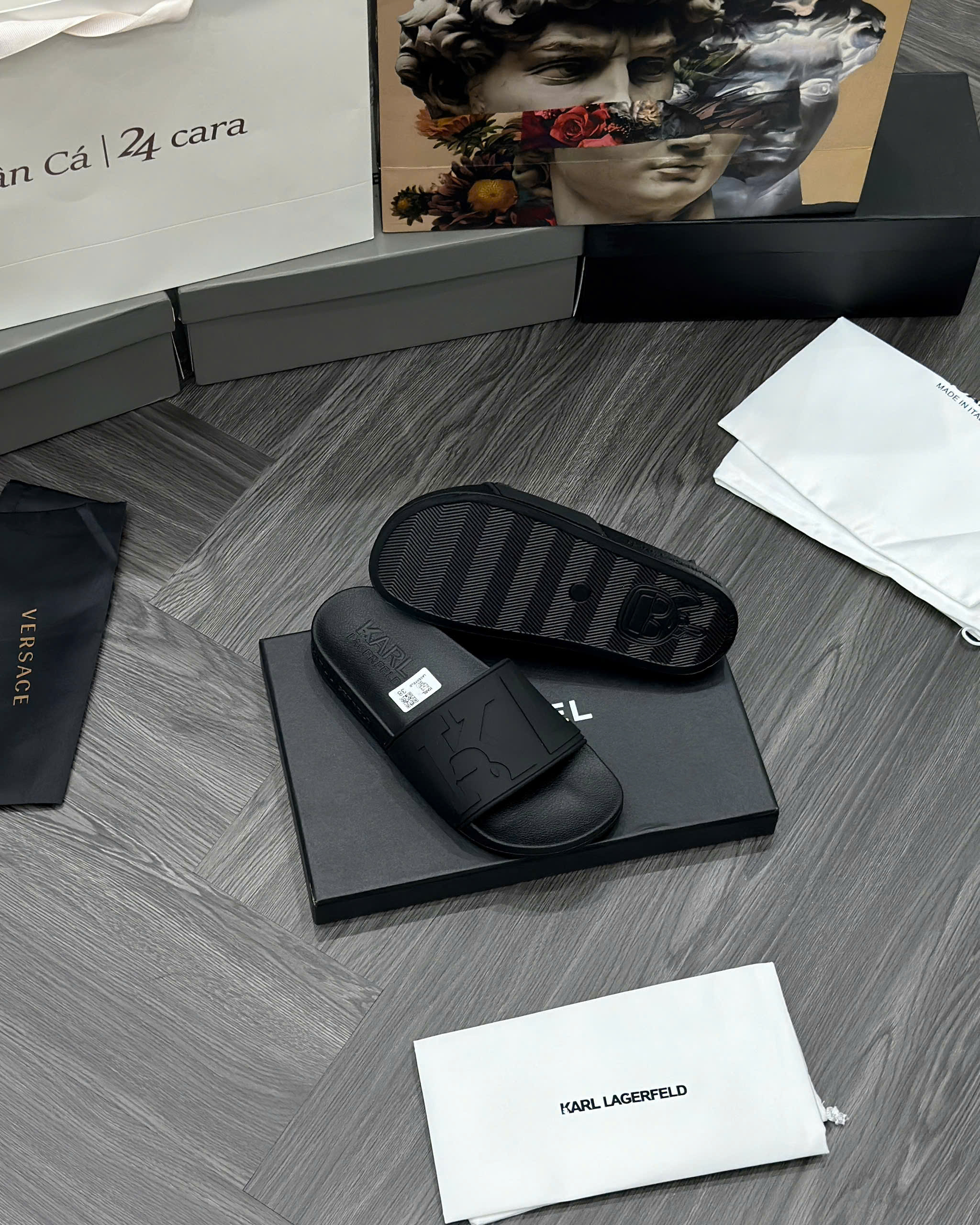 Dép lê quai ngang Karl Đen logo KL nổi Like Auth fullbox MVT