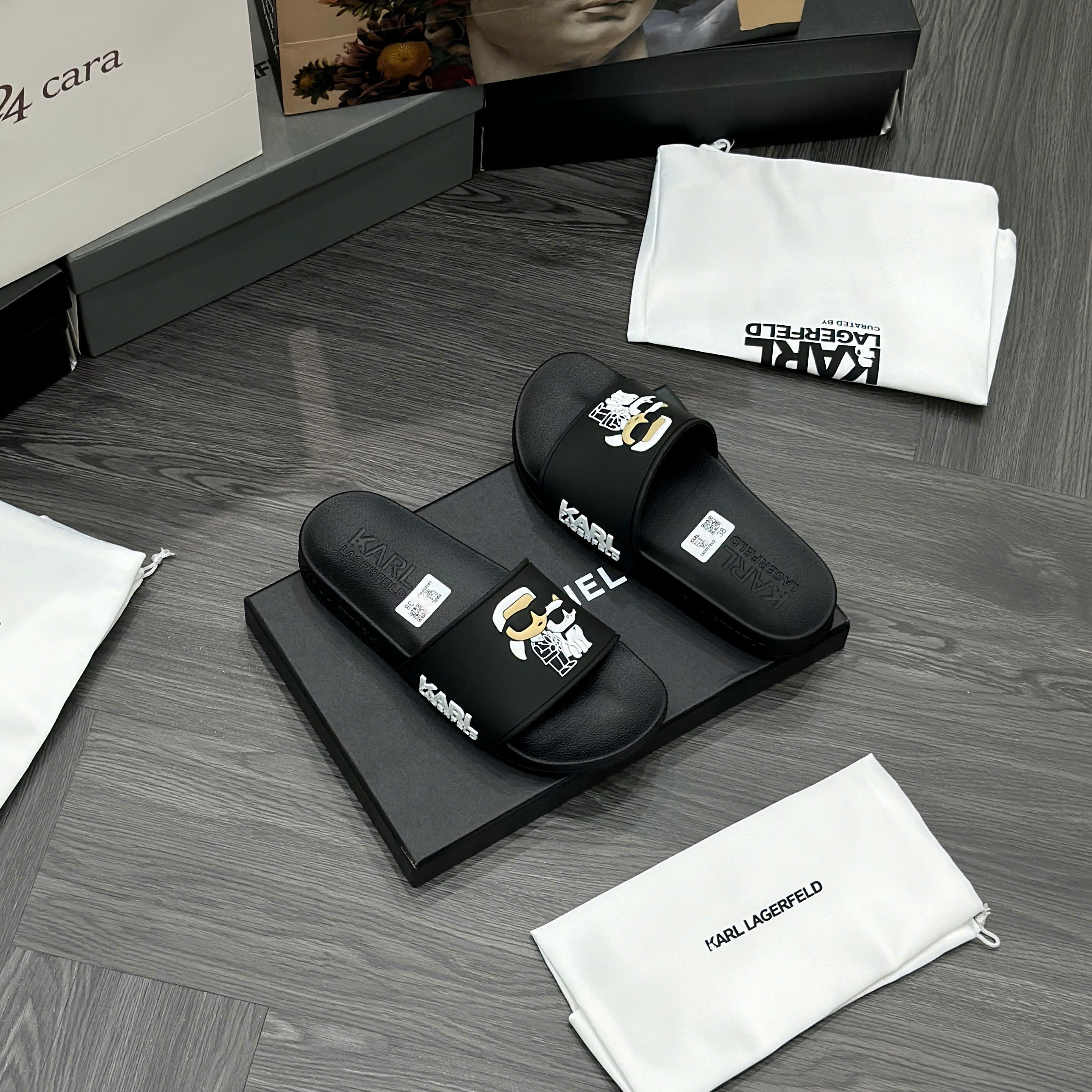 Dép lê quai ngang Karl Đen logo người mèo nổi Like Auth fullbox MVT