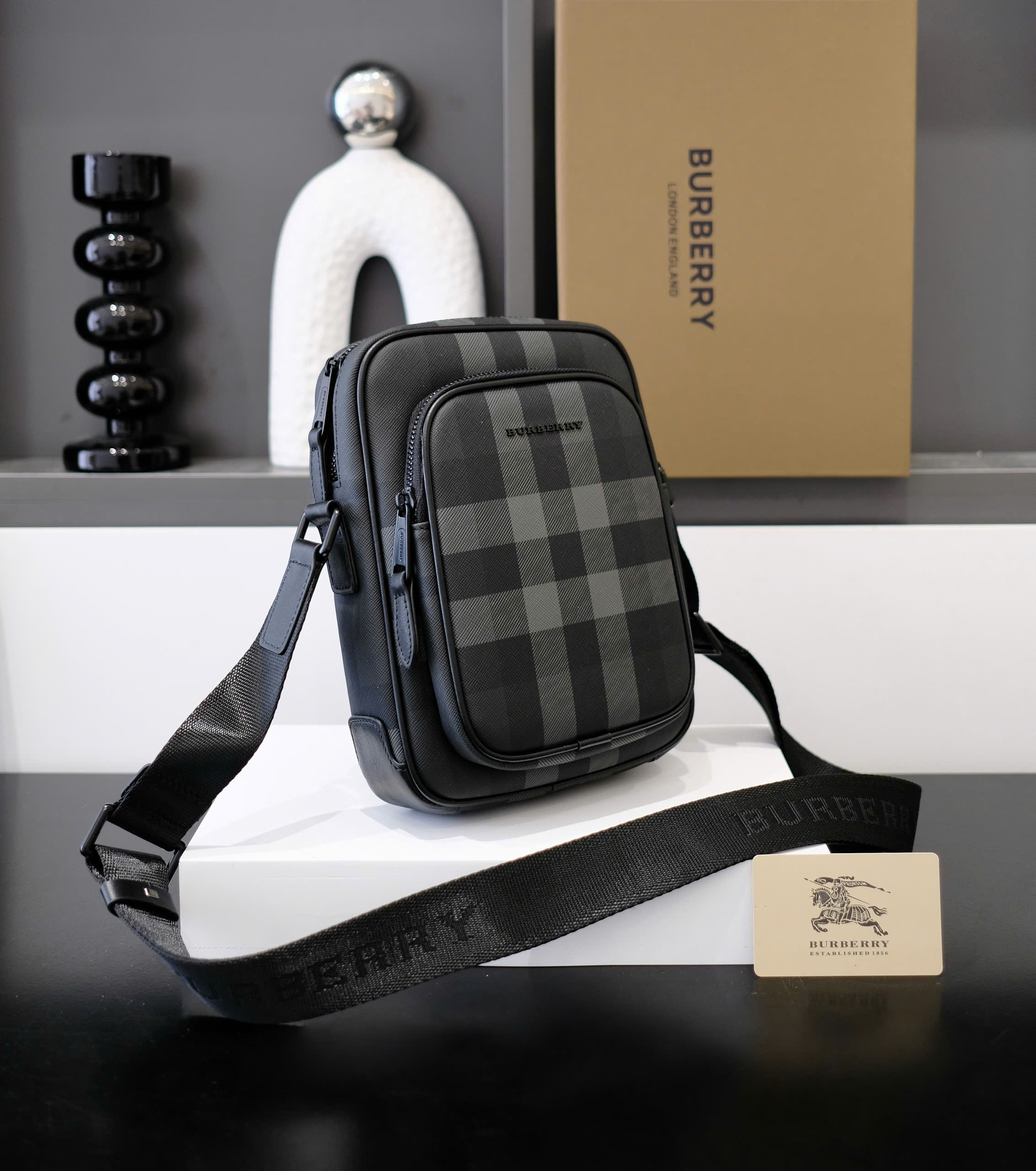 Túi mini đeo chéo Burberry BBR Đen kẻ sọc size 18x24x6cm Like Auth DDT