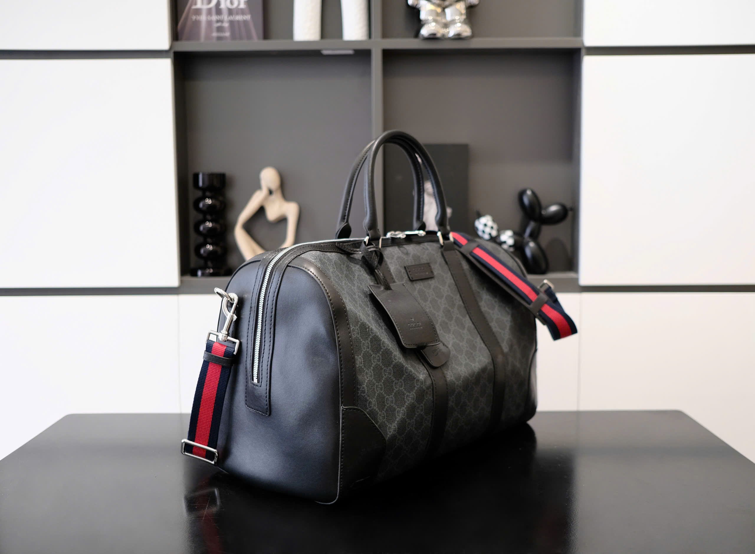 Túi trống du lịch Louis Vuitton LV Đen họa tiết monogram phối Đen trơn size 50cm Like Auth DDT