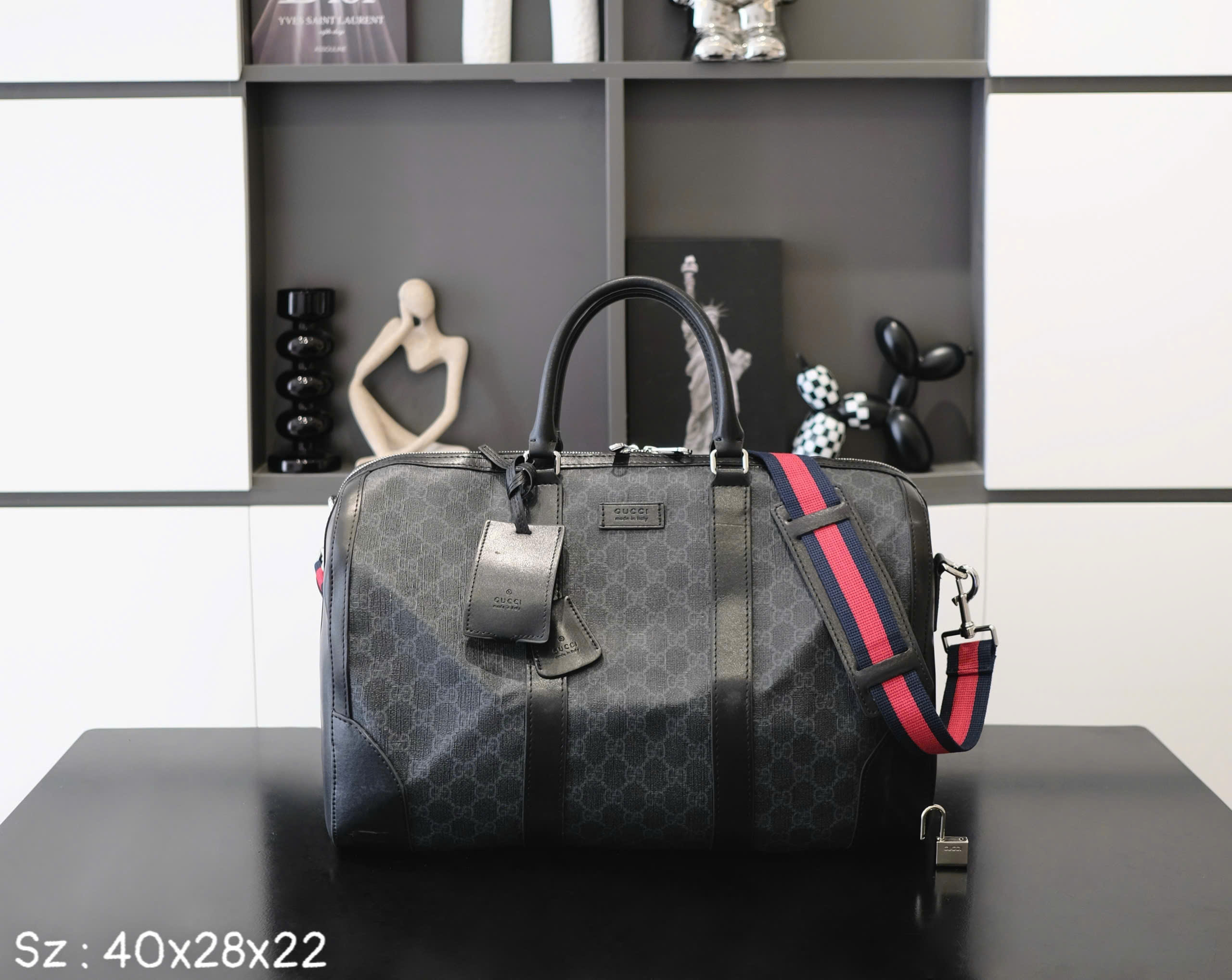 Túi trống du lịch Louis Vuitton LV Đen họa tiết monogram phối Đen trơn size 50cm Like Auth DDT