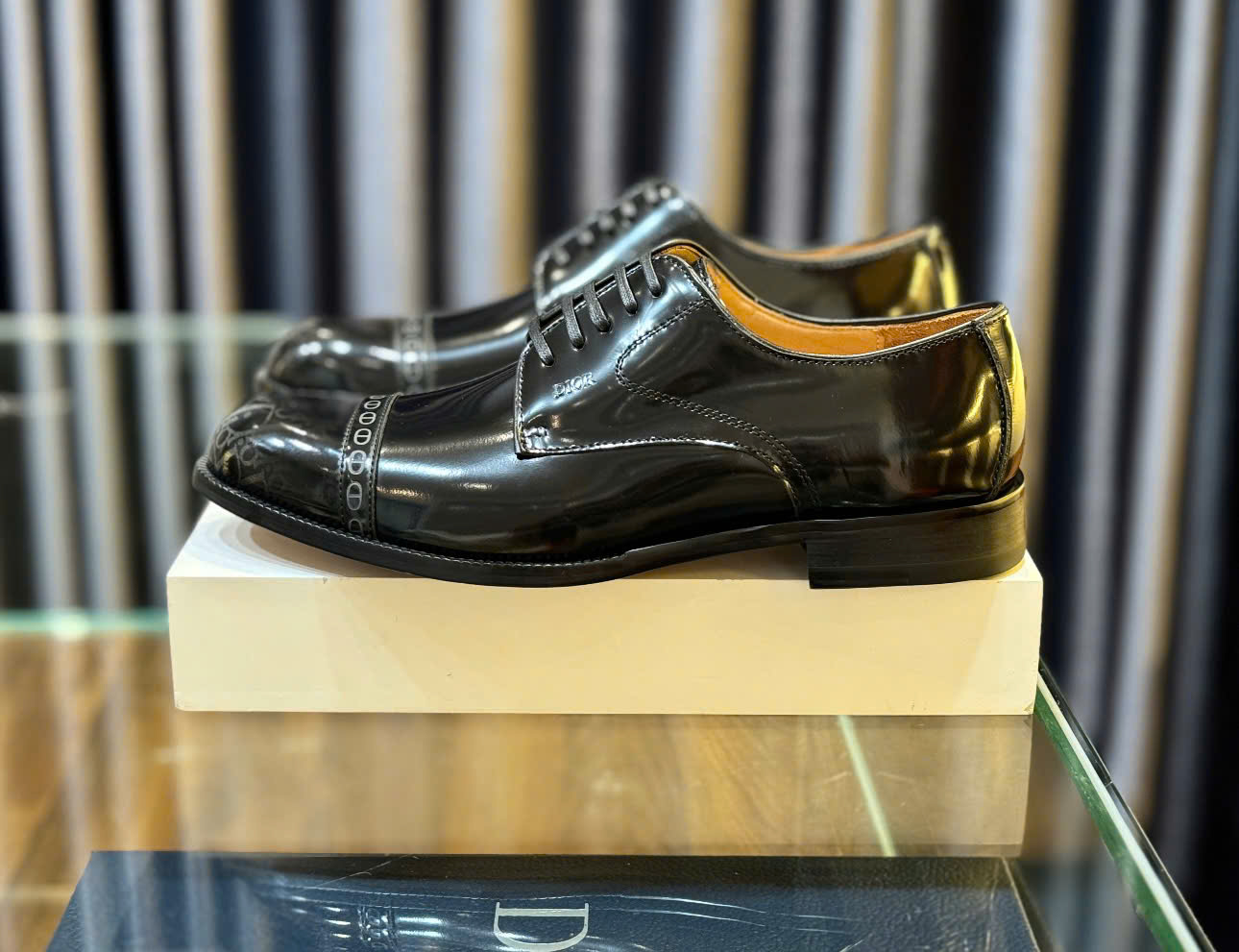 Giày loafer Dior CD Đen bóng họa tiết logo chữ mũi Like Auth fullbox DDT