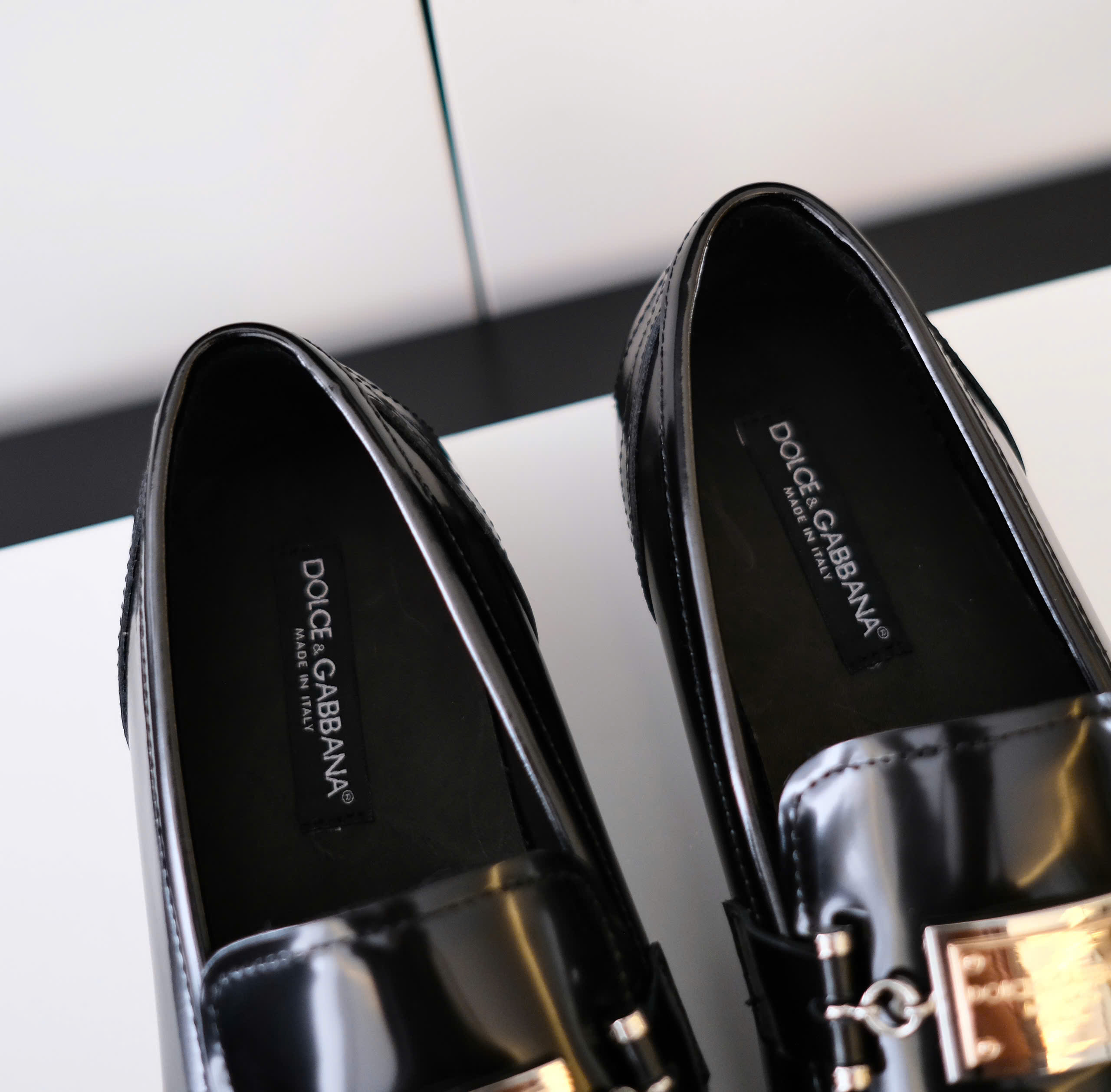 Giày loafer Dolce Gabbana DG Đen bóng tag logo vuông Bạc Like Auth fullbox DDT