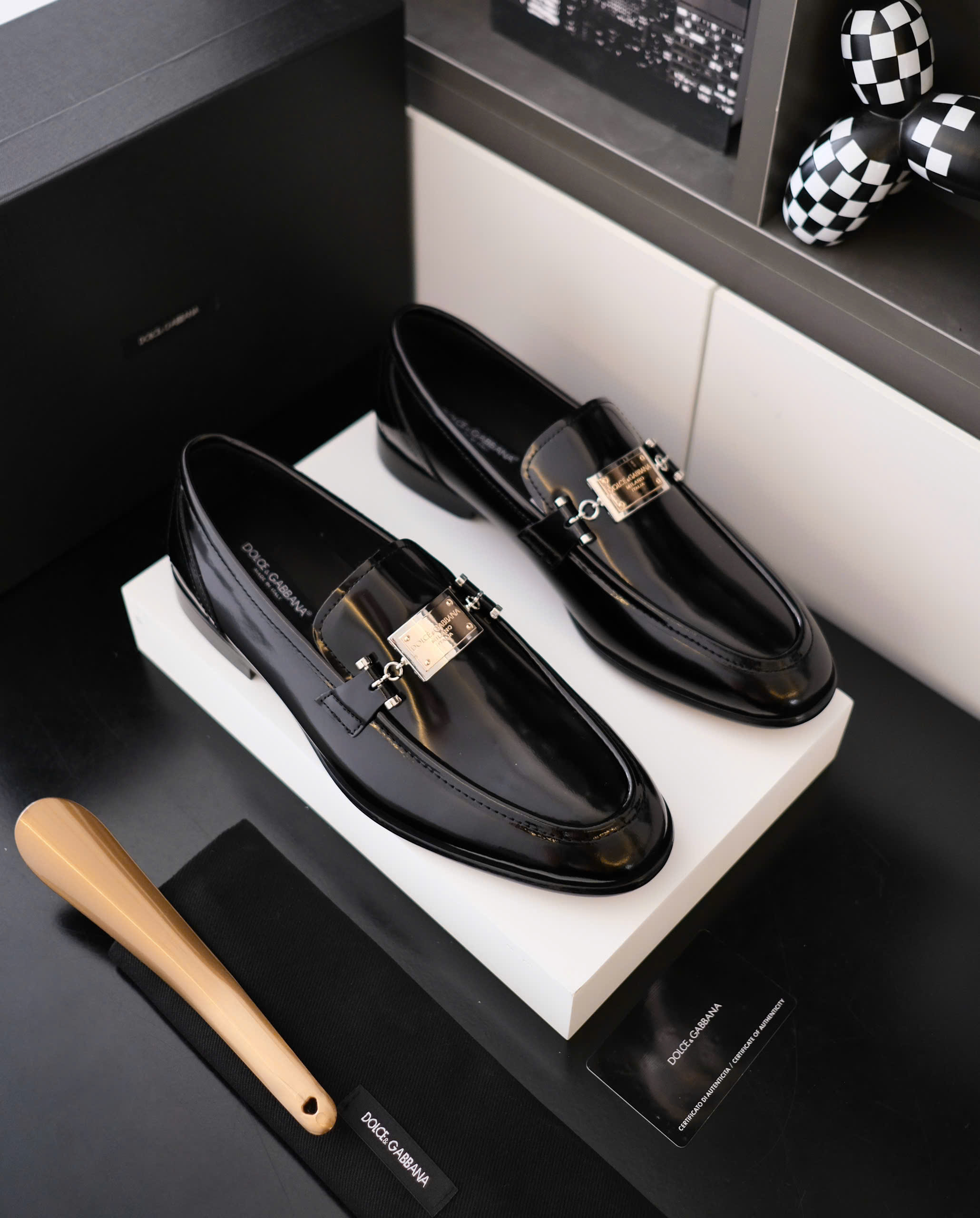 Giày loafer Dolce Gabbana DG Đen bóng tag logo vuông Bạc Like Auth fullbox DDT