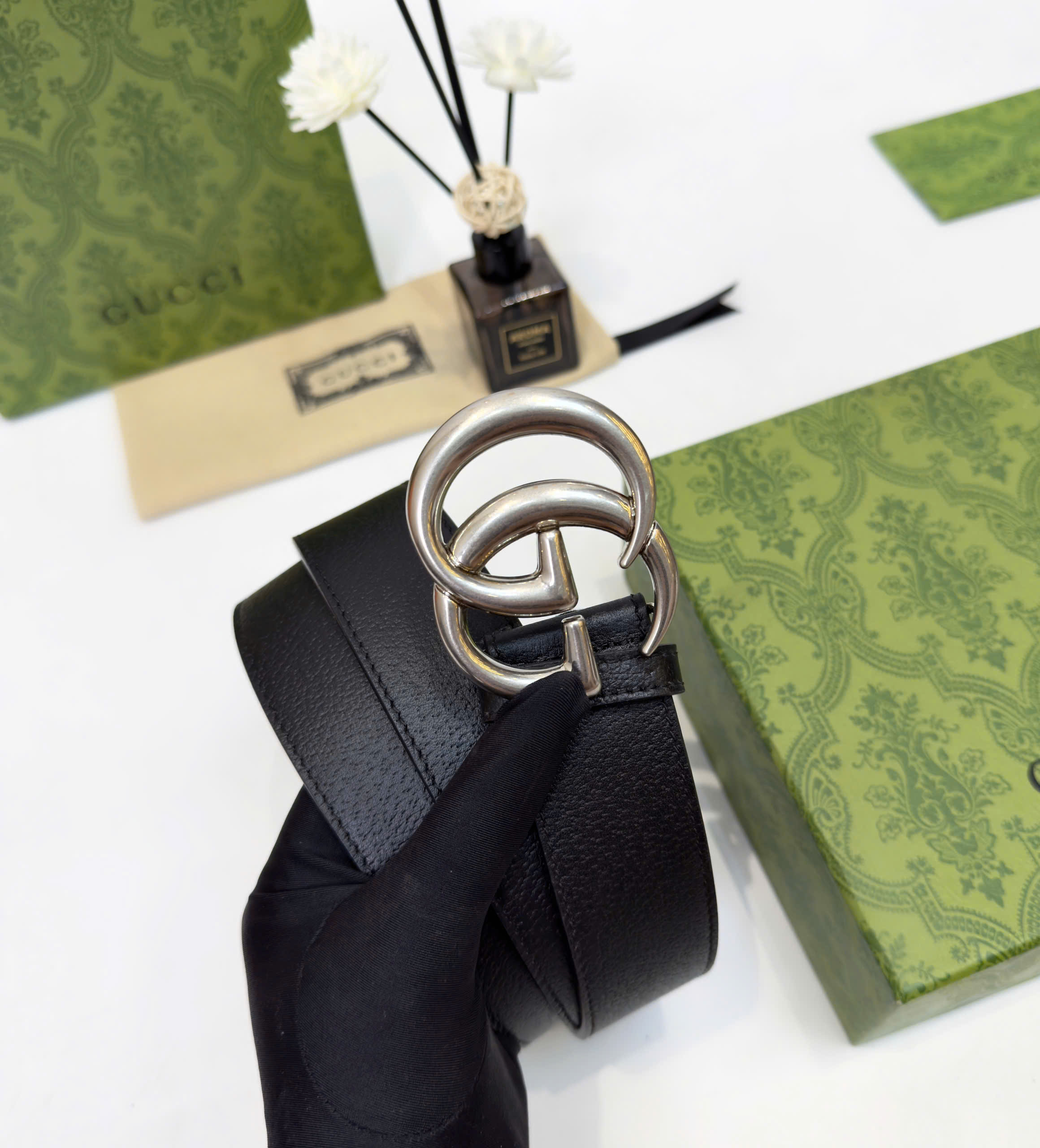 Thắt lưng, belt Gucci GC Đen mặt logo Bạc trơn 85-110cm Like Auth fullbox DDT