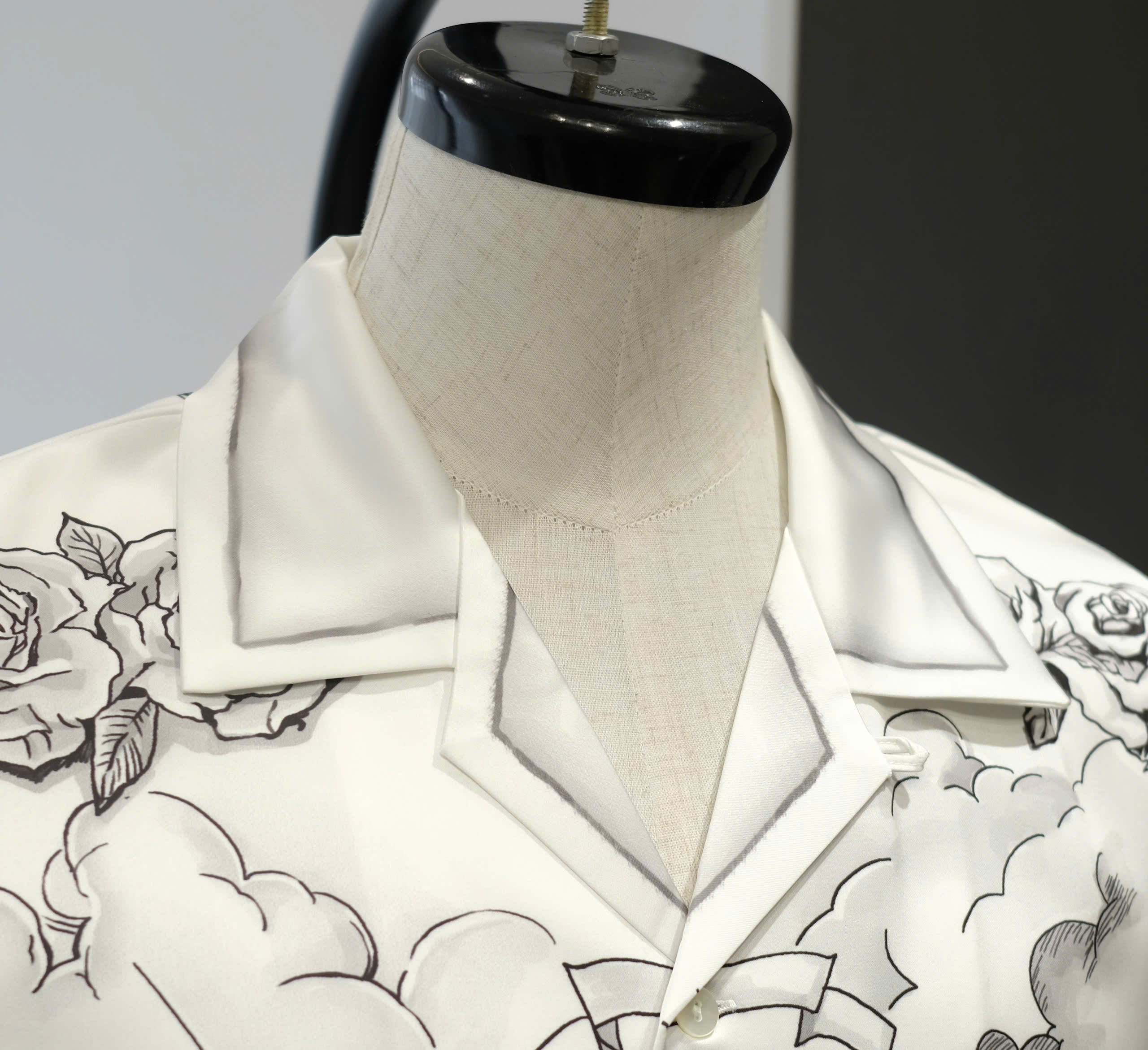 Bộ, set lụa hè Dolce Gabbana DG Trắng họa tiết Like Auth DDT