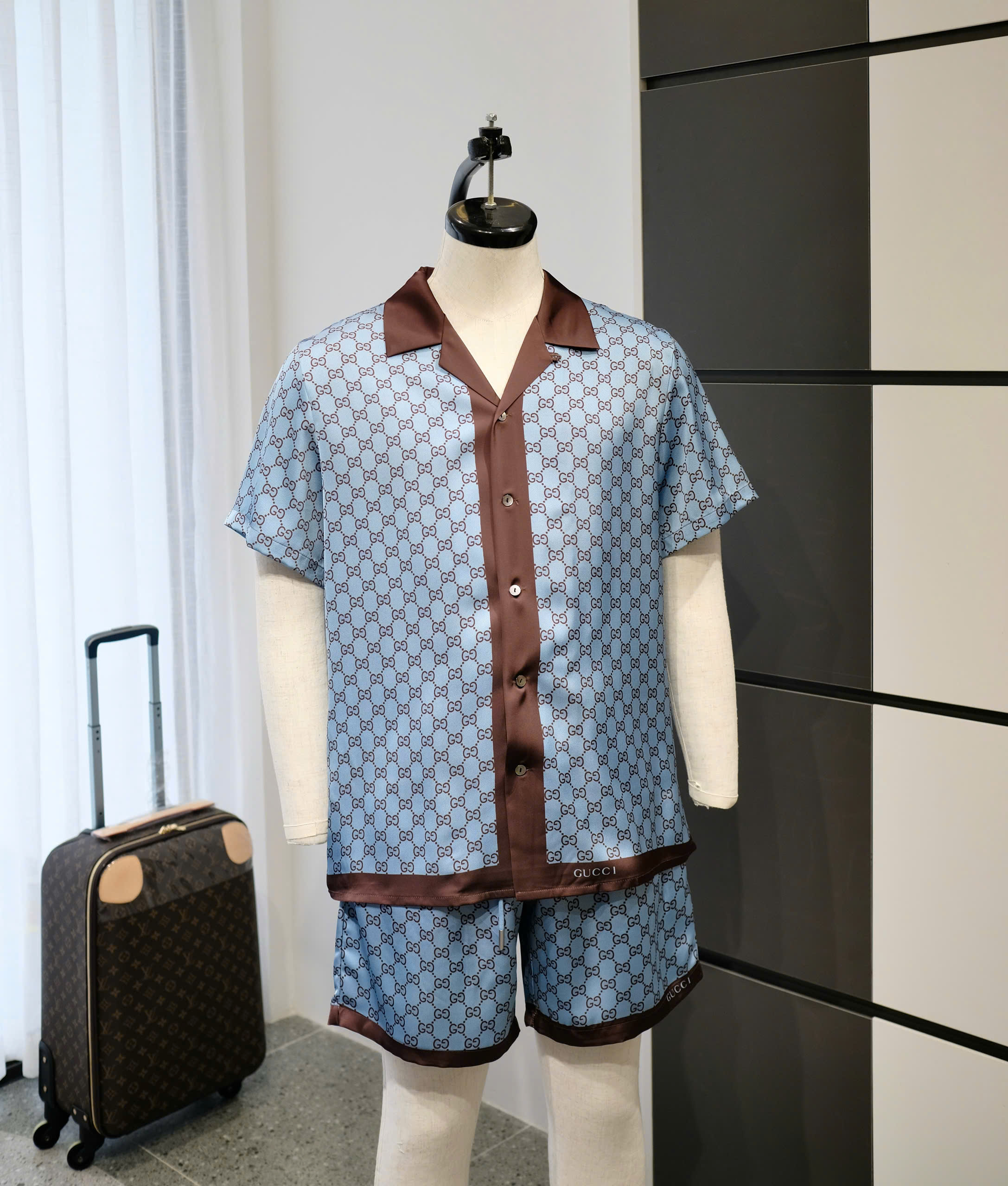 Bộ, set lụa hè Gucci GC Xanh họa tiết monogram viền Nâu Like Auth DDT