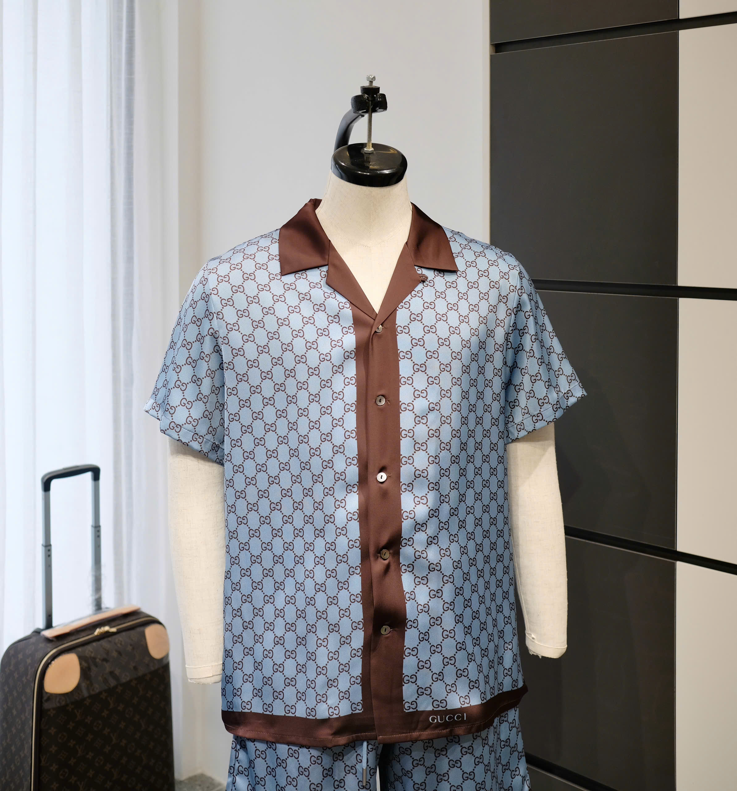 Bộ, set lụa hè Gucci GC Xanh họa tiết monogram viền Nâu Like Auth DDT