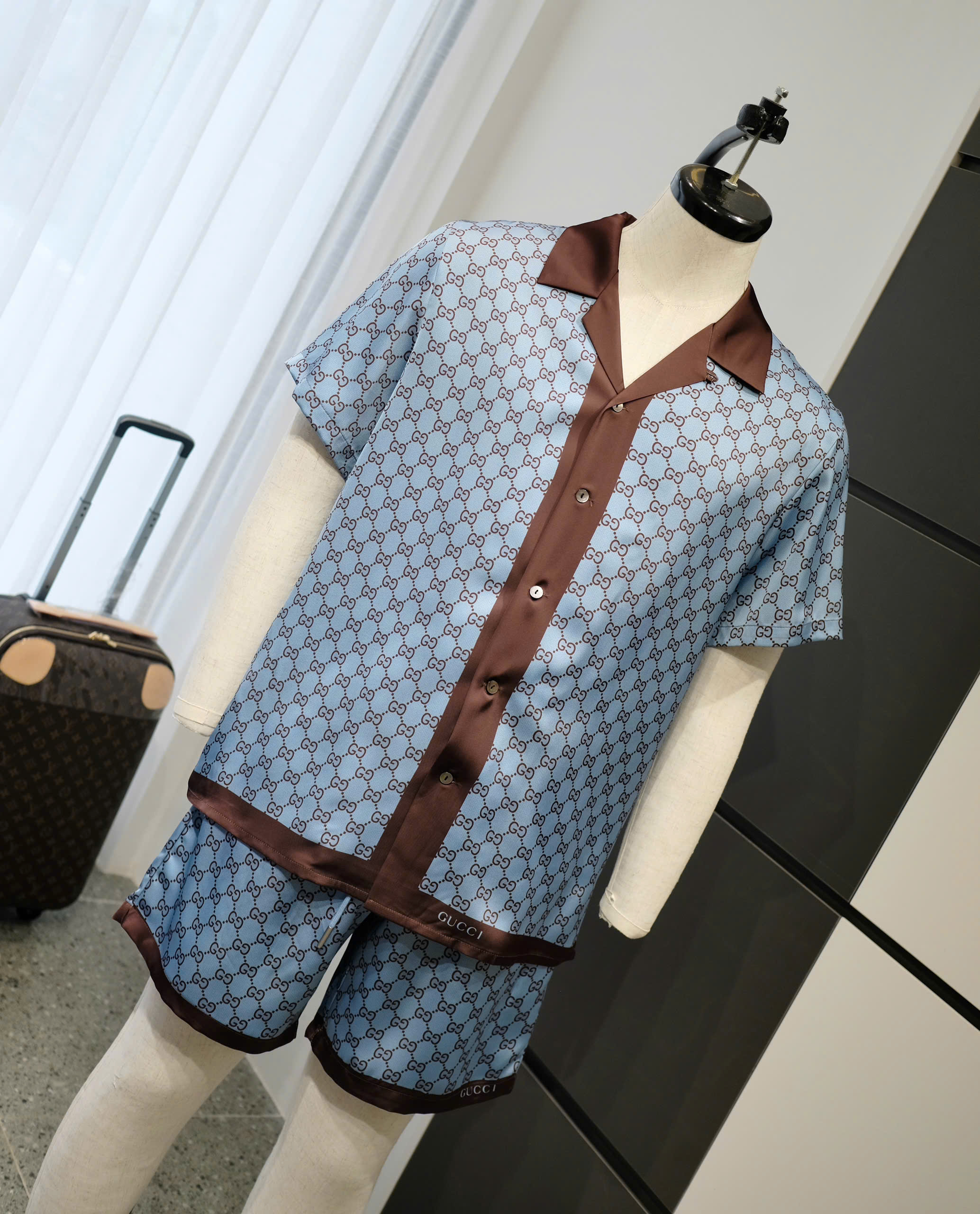 Bộ, set lụa hè Gucci GC Xanh họa tiết monogram viền Nâu Like Auth DDT