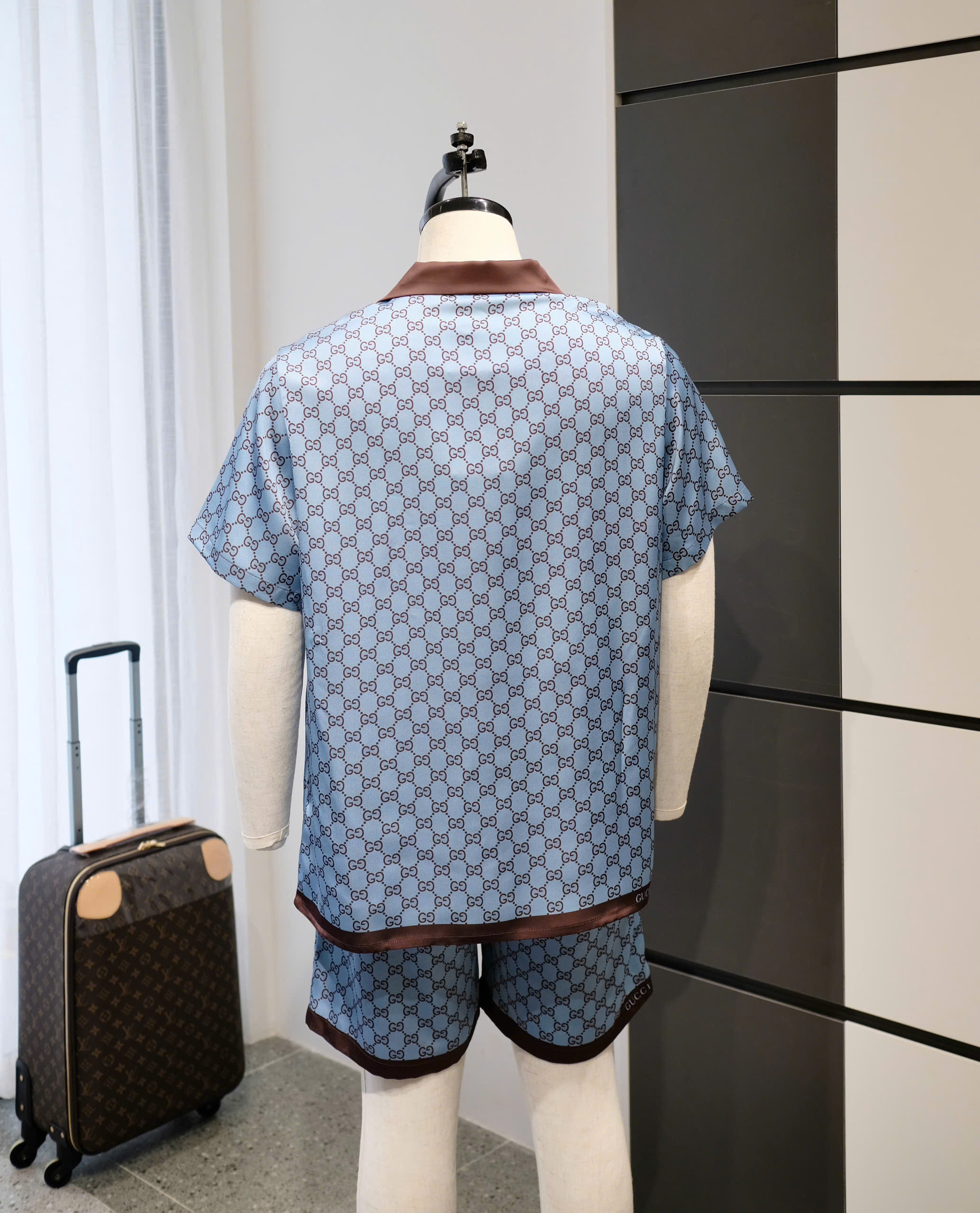 Bộ, set lụa hè Gucci GC Xanh họa tiết monogram viền Nâu Like Auth DDT