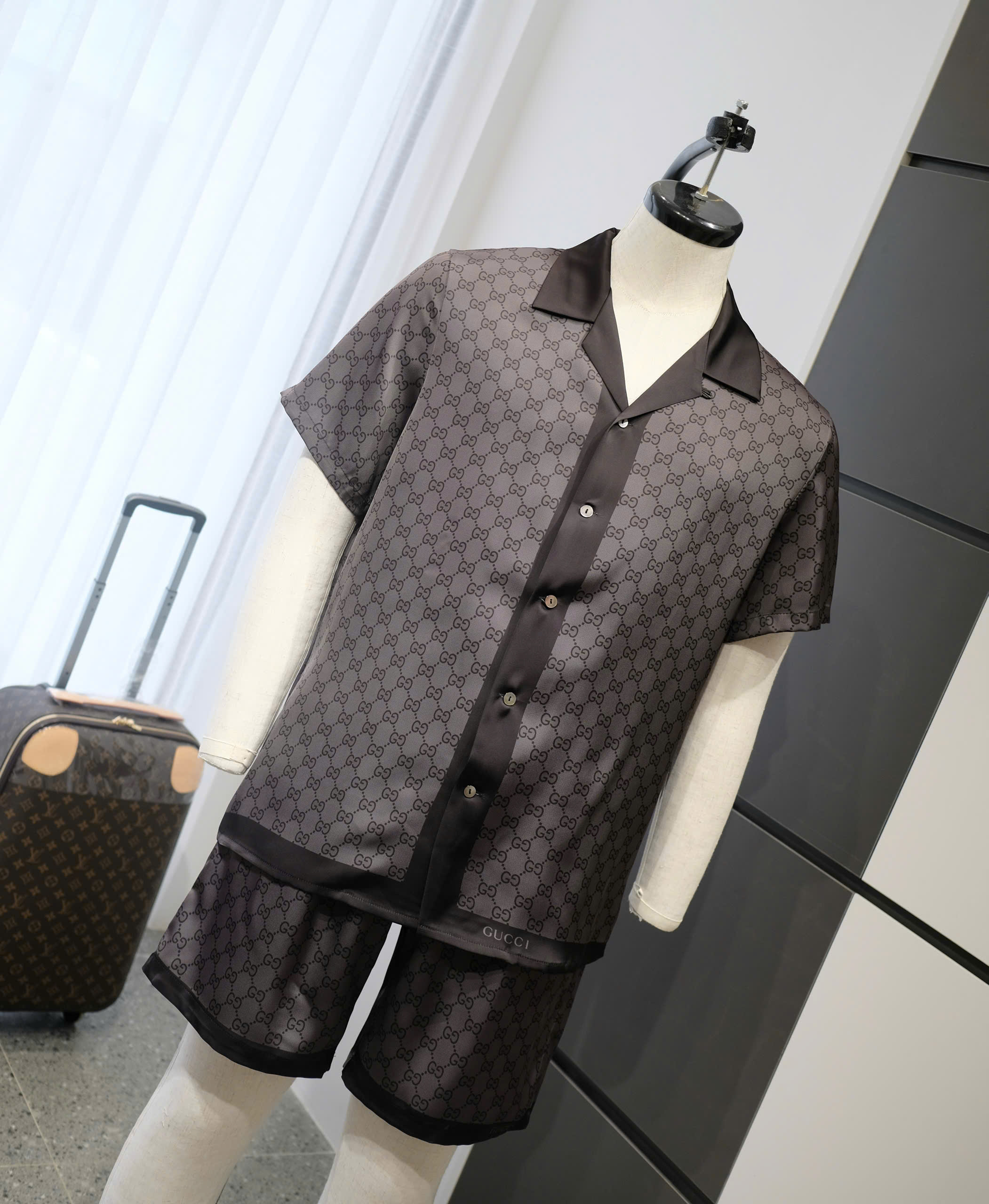 Bộ, set lụa hè Gucci GC Xám họa tiết monogram viền Đen Like Auth DDT